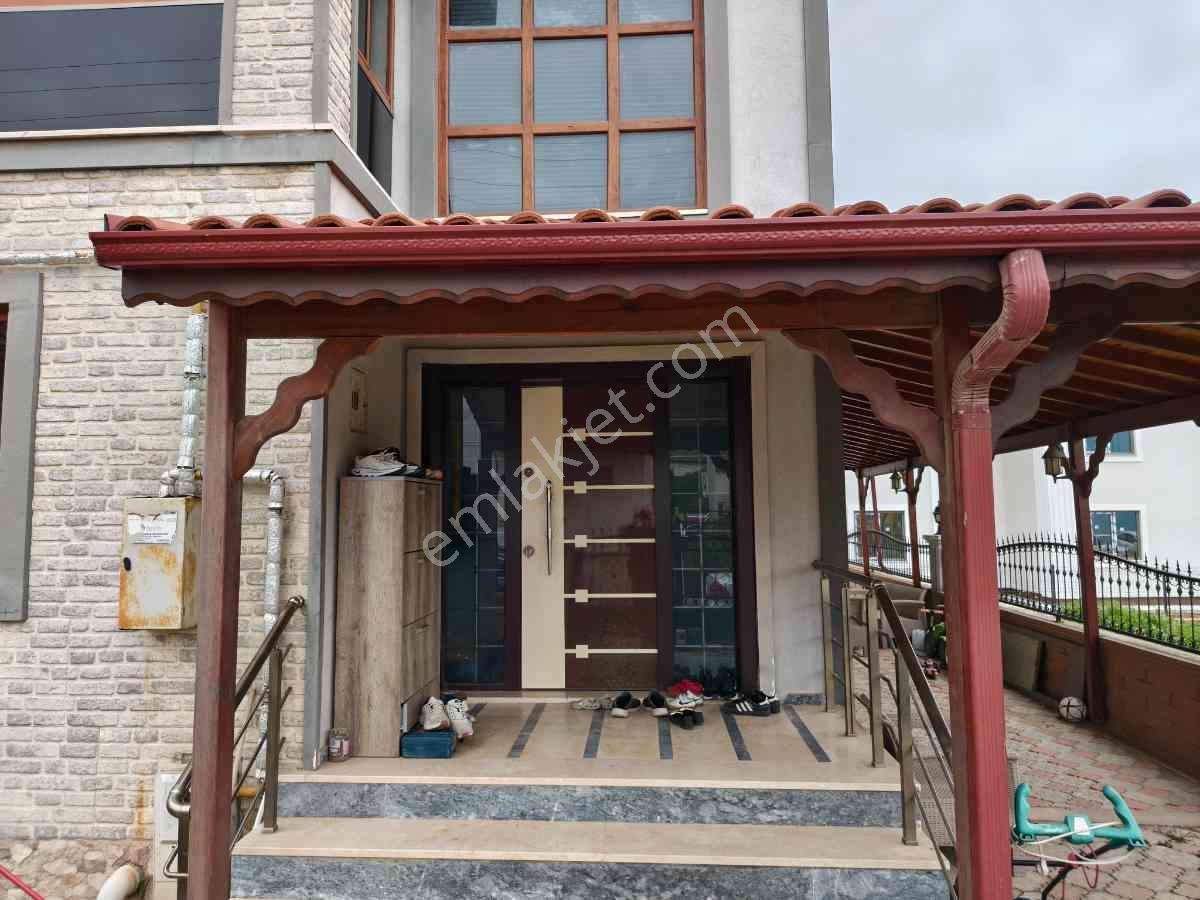 Remax Hür'den Geyve Merkezde Satılık Müstakil Villa - Görsel 4