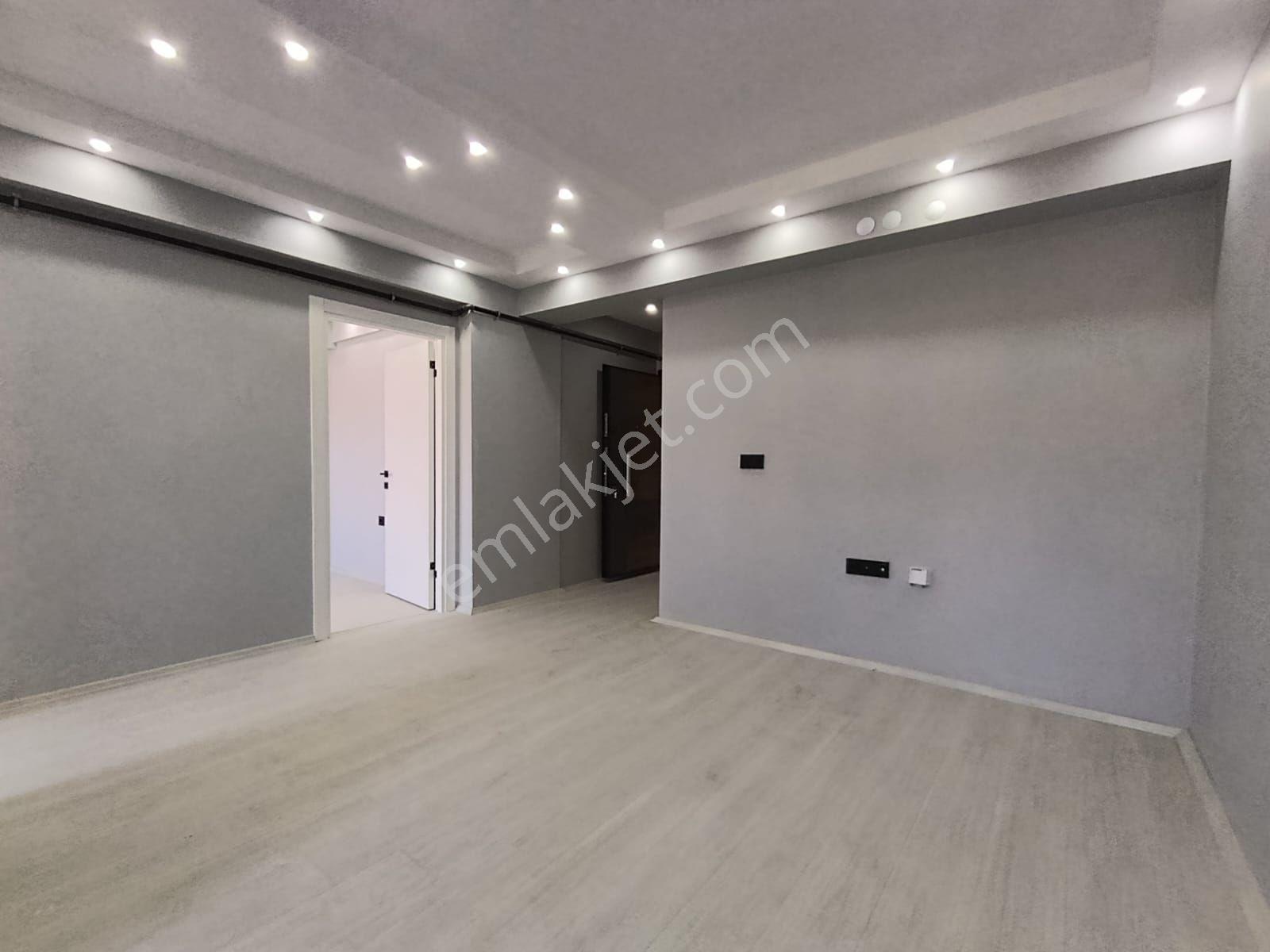 Rw Nest'ten A.ü İletişim Kapısı Yakını Satılık İskanlı 2+0 Daire
