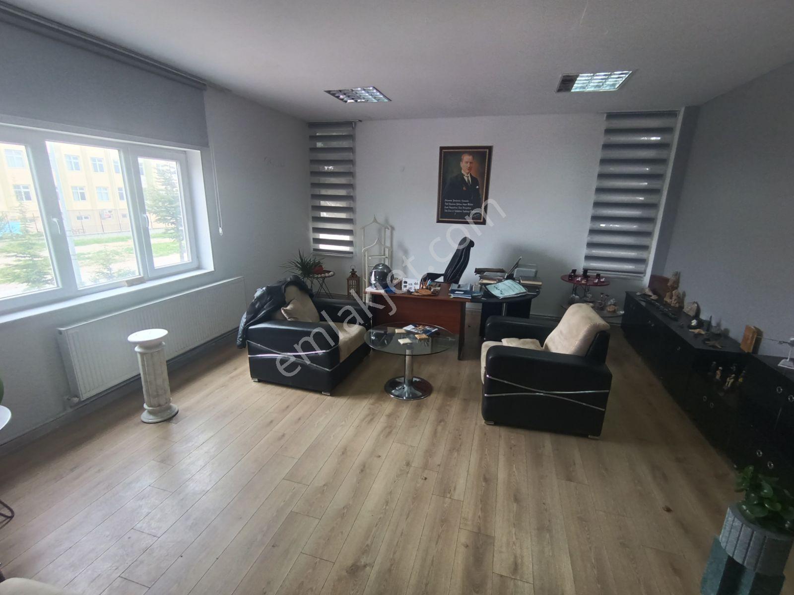 Rw Nest'ten Emko 3.cadde Üzerinde Köşe Konumlu Kiralık İşyeri