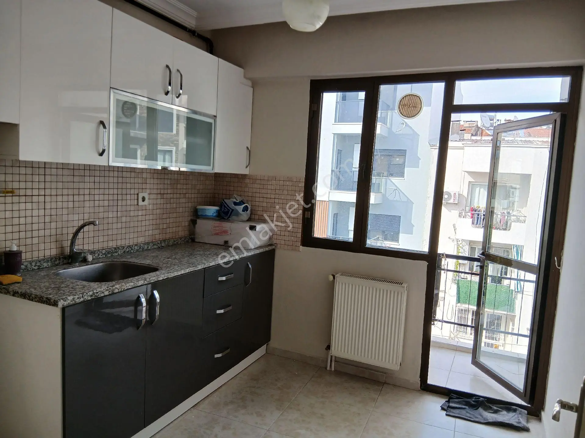 Bahçelievler De Her Yere Yakın Merkezi 2 Oda Salon Temiz Dairemiz Necla Emlak Tan Kiralık Tır