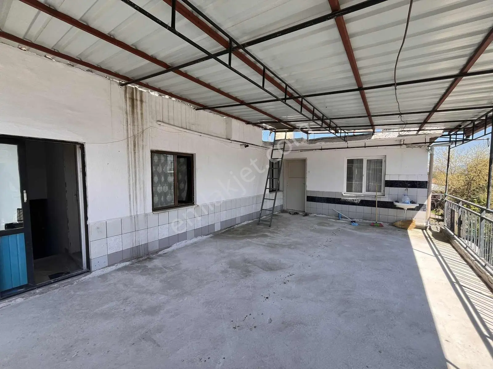 Gülbahçe'de 4 Katlı Ana Cadde Üzerinde Satılık Bina - Görsel 4