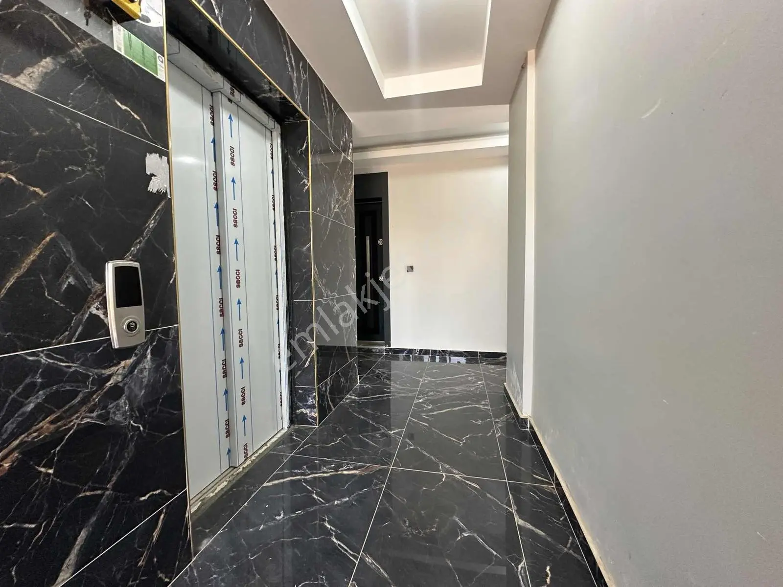 Altıntaşta Havuz Cepheli Kiralık 1+1 Bahçe Katı - Görsel 3