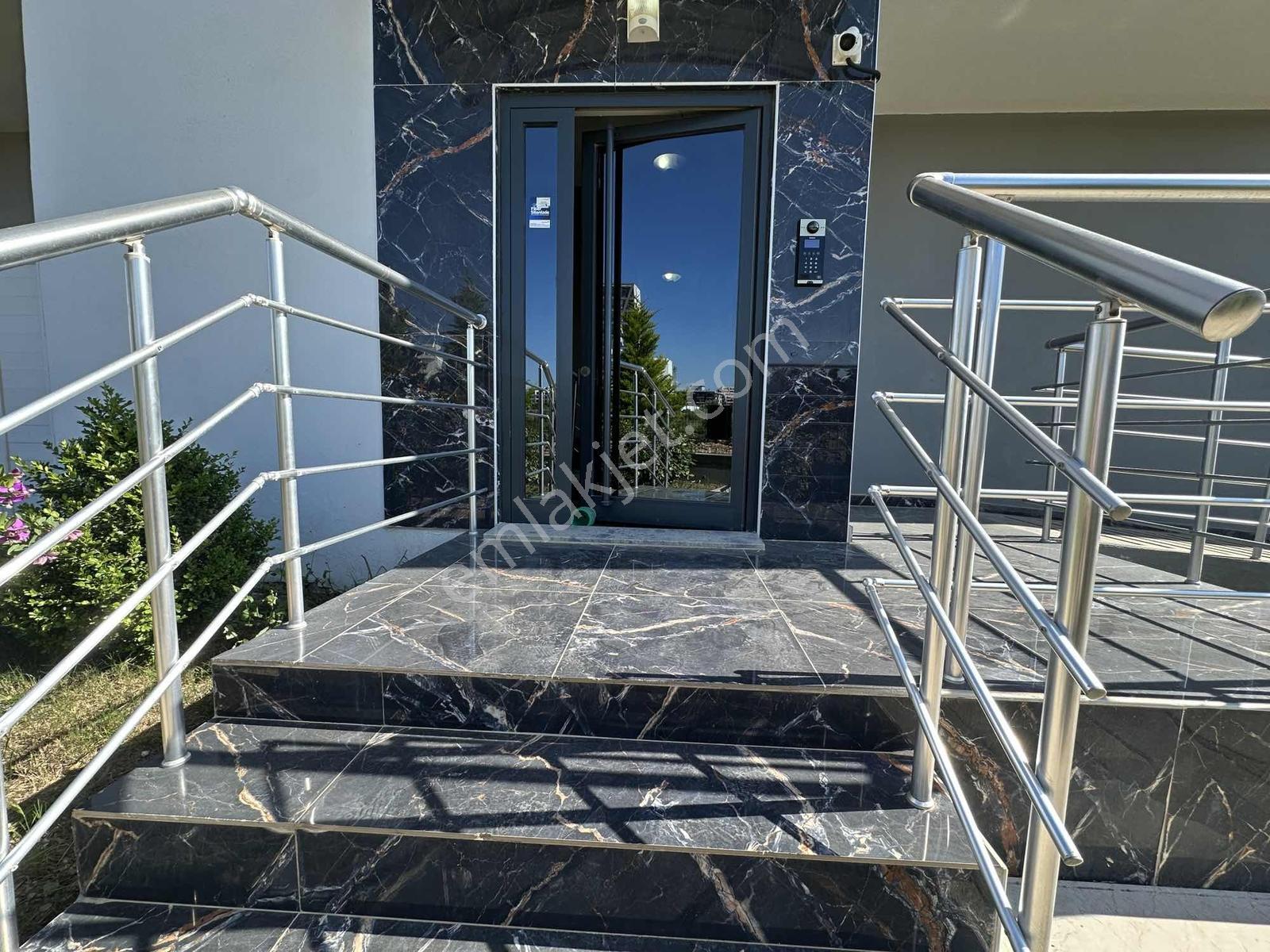 Altıntaşta Havuz Cepheli Kiralık 1+1 Bahçe Katı - Görsel 11