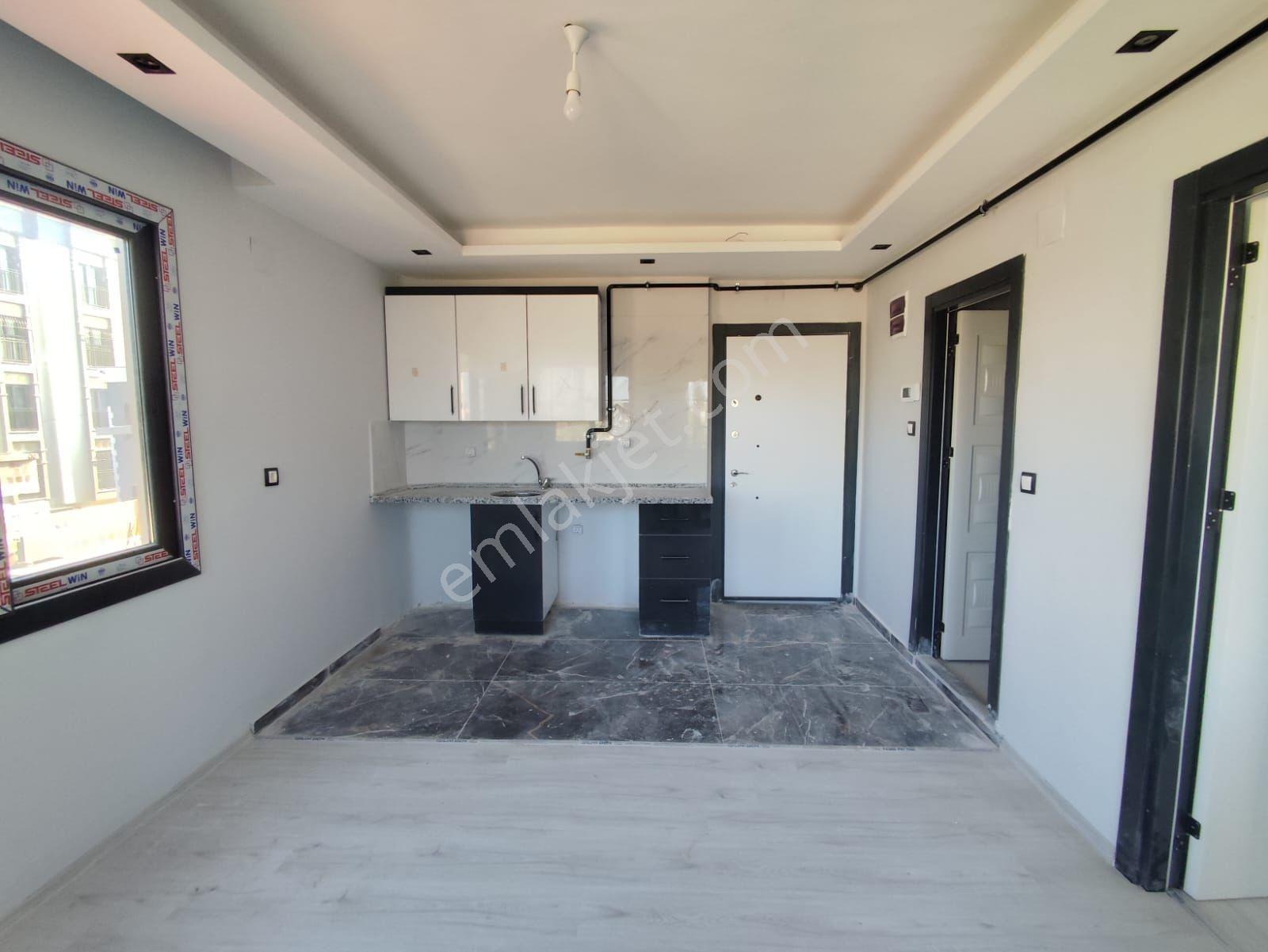 Sarıçam'da 1+1 Doğalgaz Kombili, Merkezi Konumda Kiralık Daire