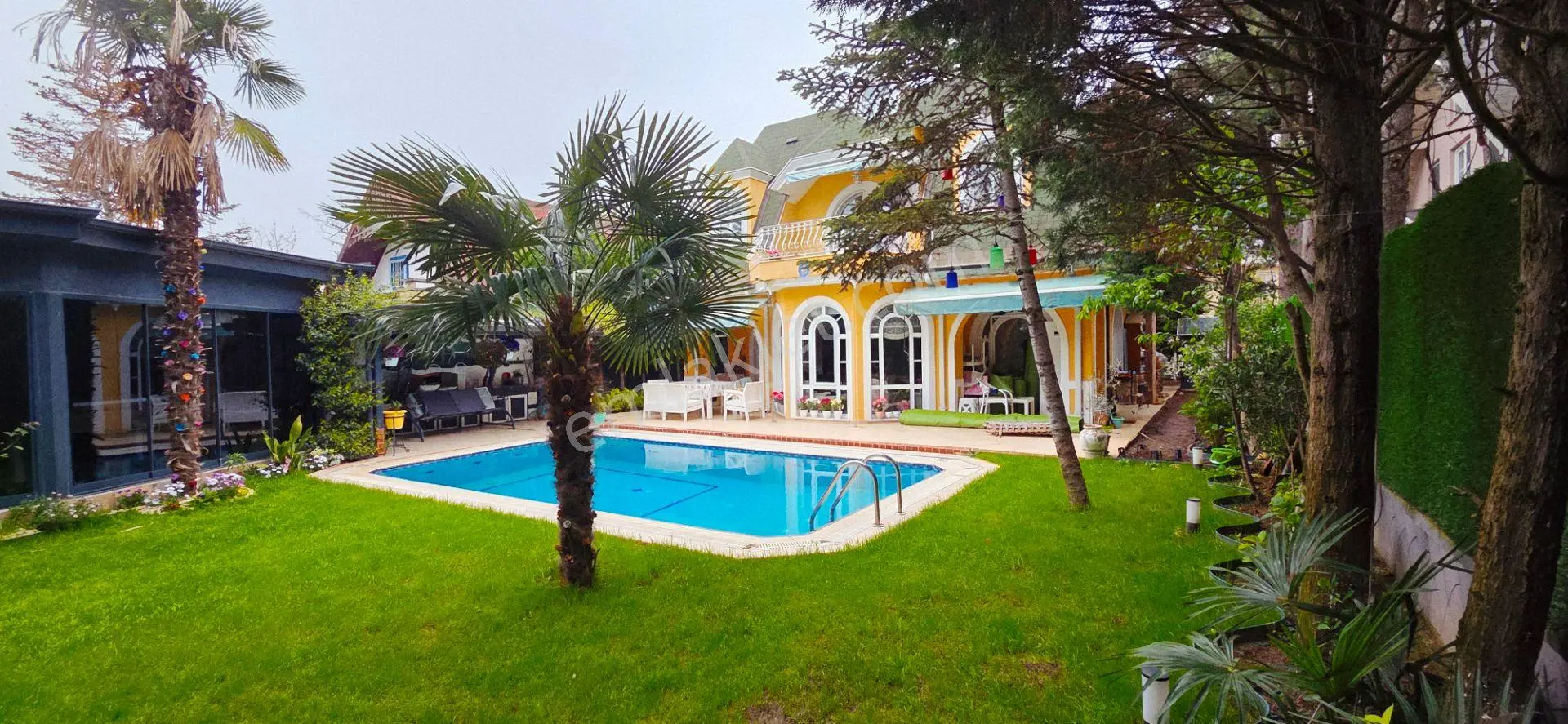 Çamlıbelde Sitesi 480m2 Bahçeli Havuzlu Triplex 4+2 Satılık Villa
