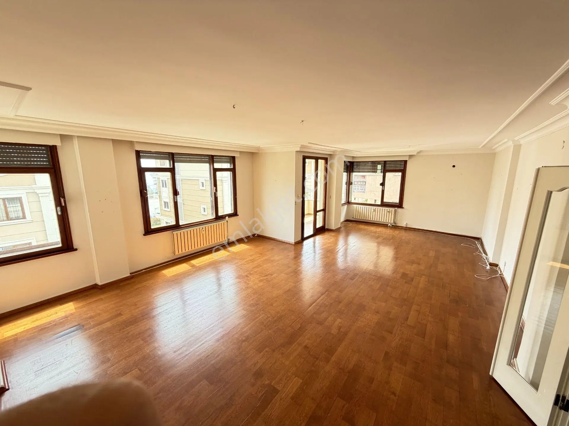 Moda Sahil'de 200m2 Kısmi Manzaralı 2 Banyolu 2.kat Kiralık 4+1 - Görsel 3