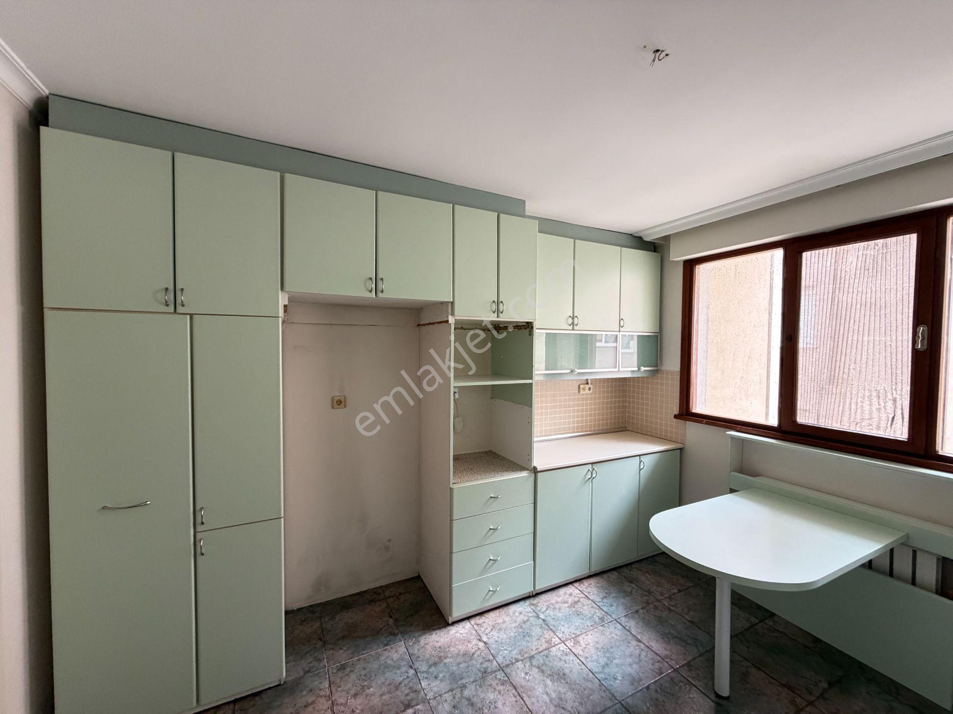 Moda Sahil'de 200m2 Kısmi Manzaralı 2 Banyolu 2.kat Kiralık 4+1 - Görsel 20