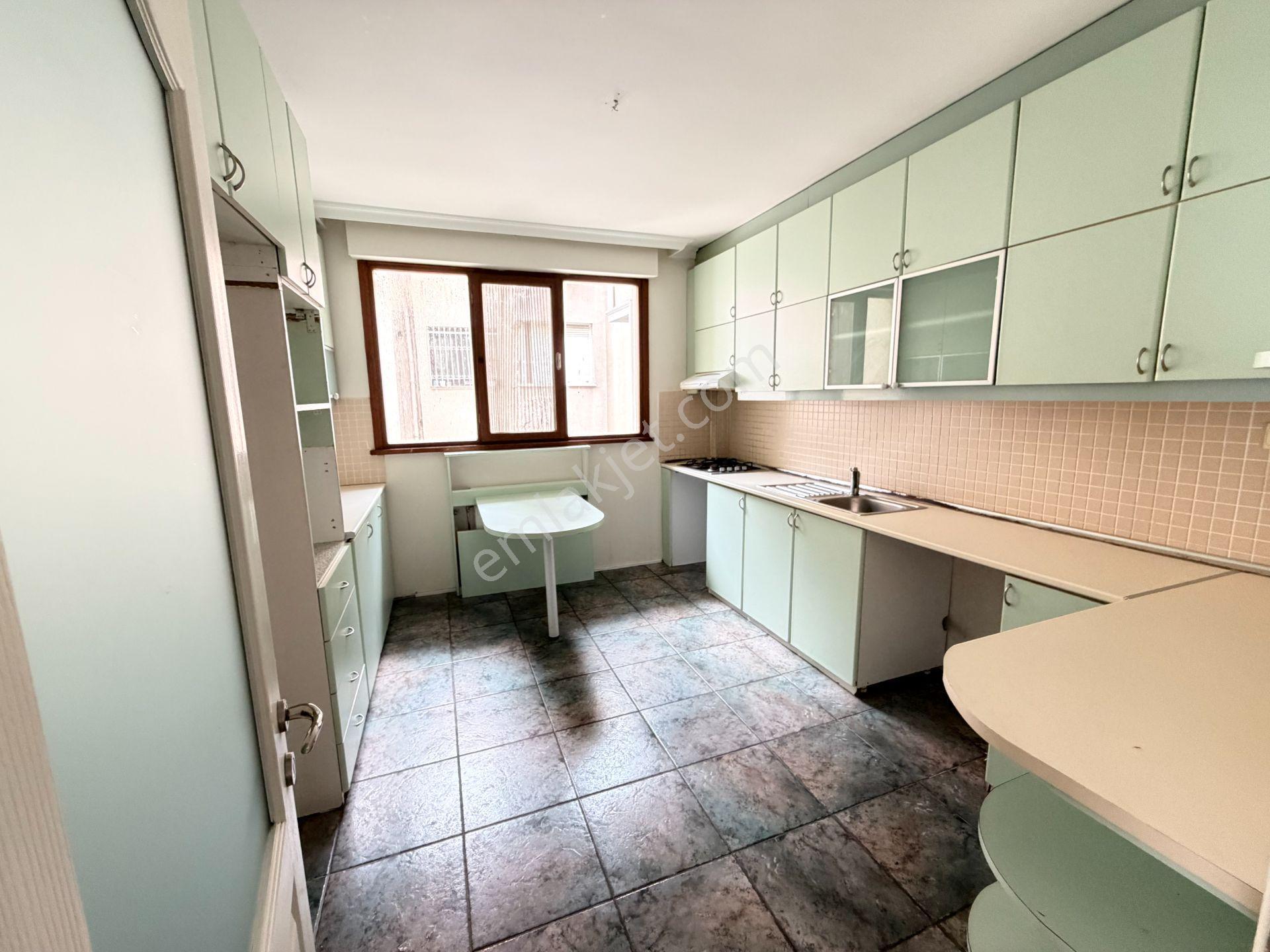 Moda Sahil'de 200m2 Kısmi Manzaralı 2 Banyolu 2.kat Kiralık 4+1 - Görsel 17