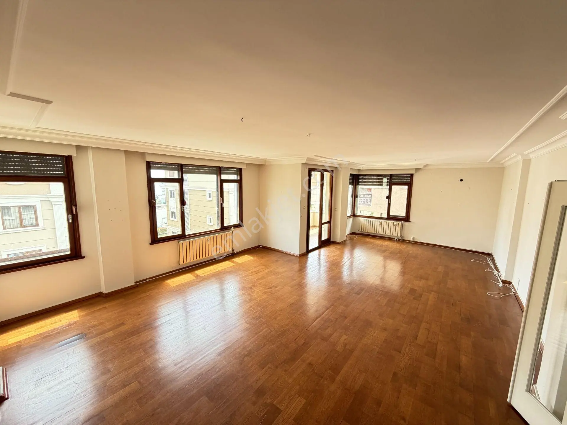Moda Sahil'de 200m2 Kısmi Manzaralı 2 Banyolu 2.kat Kiralık 4+1 - Görsel 4