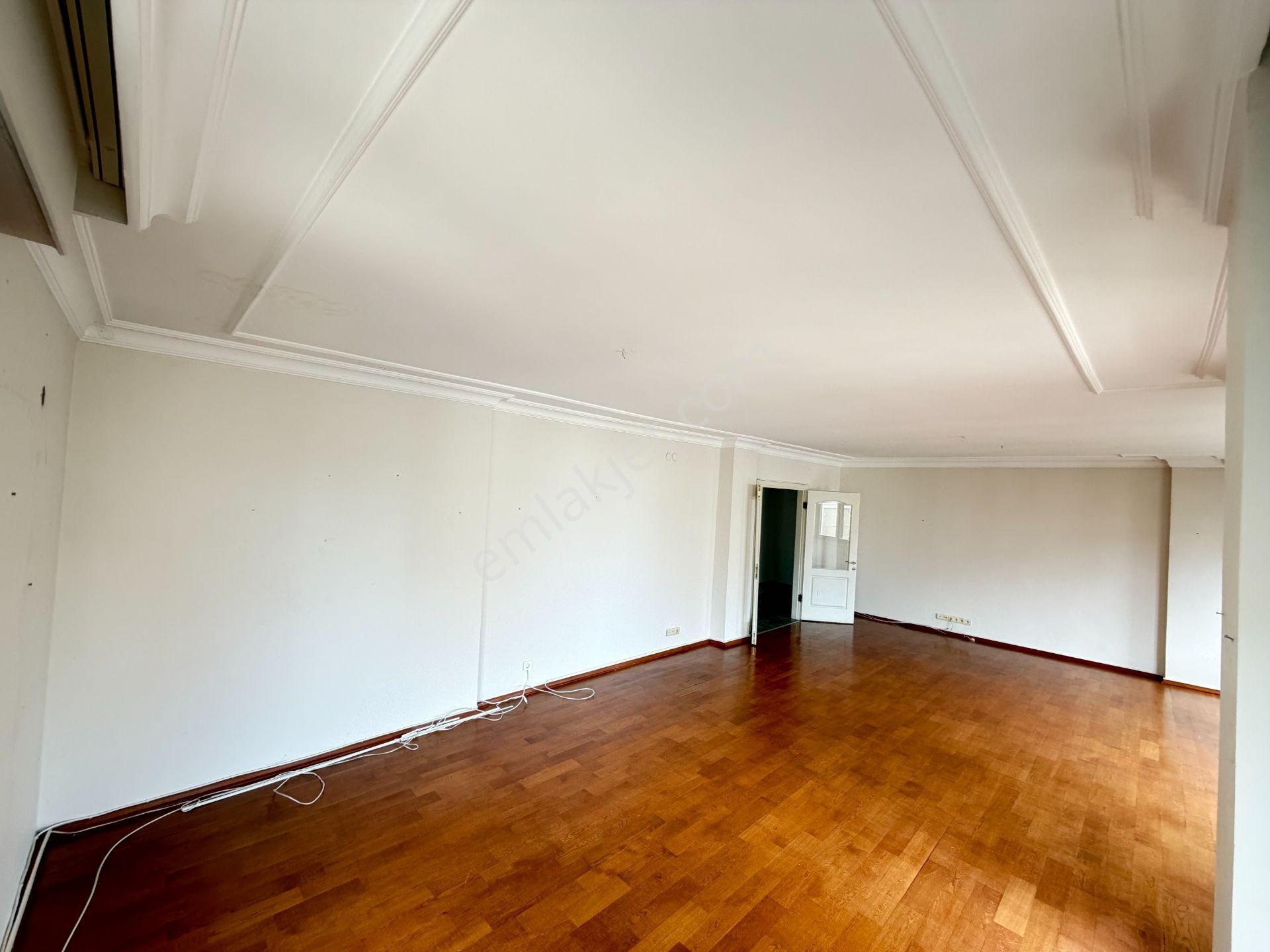 Moda Sahil'de 200m2 Kısmi Manzaralı 2 Banyolu 2.kat Kiralık 4+1 - Görsel 7