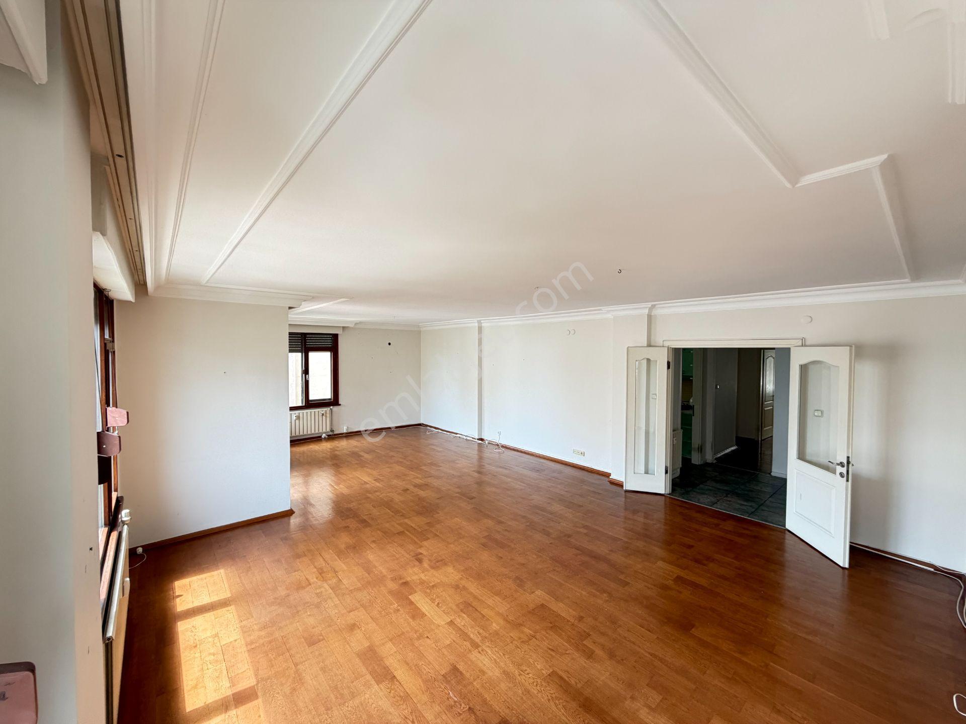 Moda Sahil'de 200m2 Kısmi Manzaralı 2 Banyolu 2.kat Kiralık 4+1 - Görsel 6