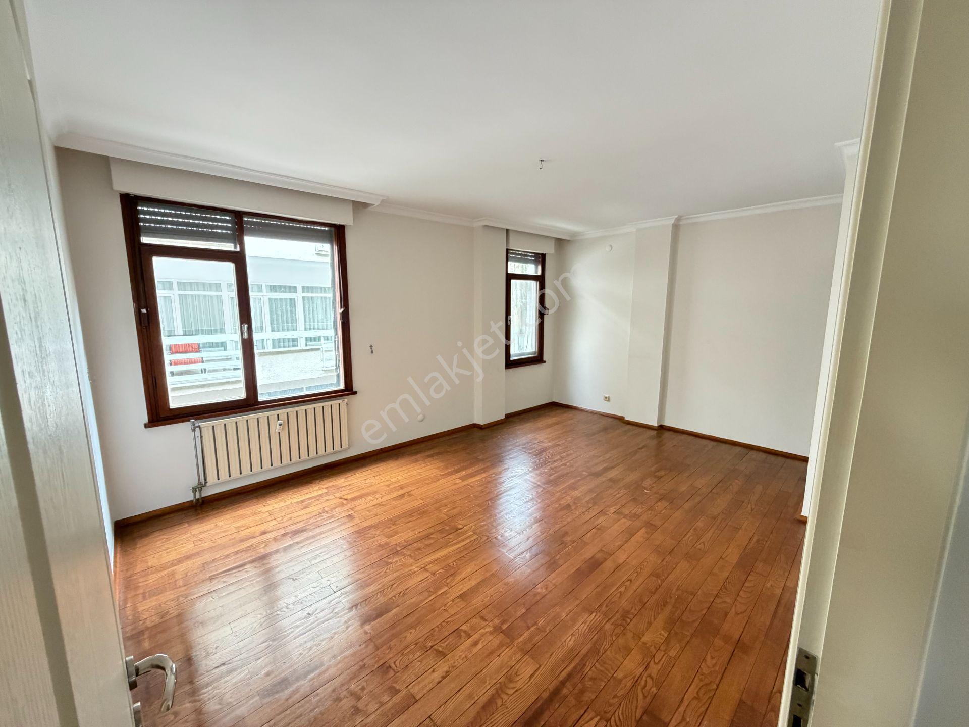 Moda Sahil'de 200m2 Kısmi Manzaralı 2 Banyolu 2.kat Kiralık 4+1 - Görsel 12