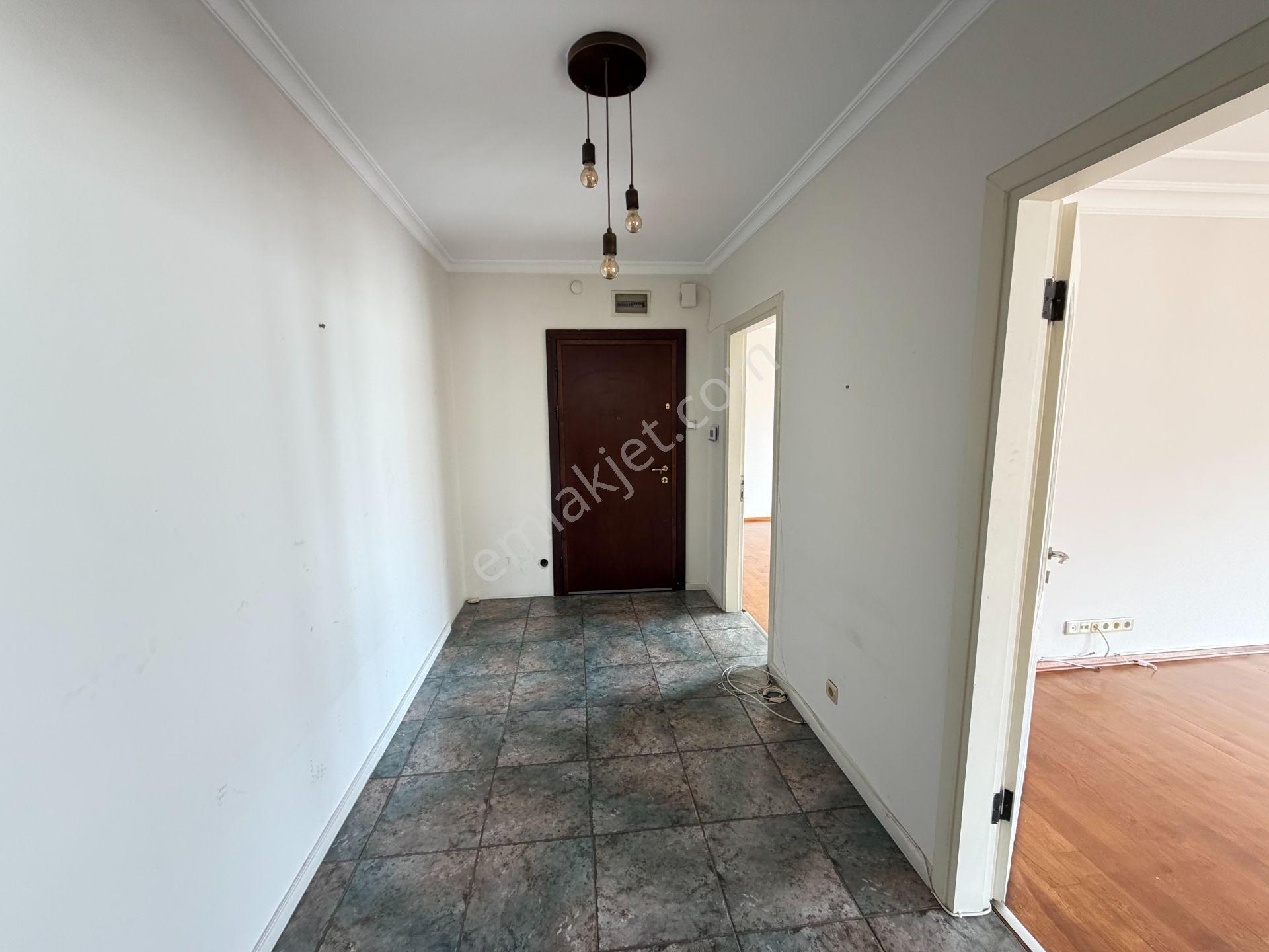Moda Sahil'de 200m2 Kısmi Manzaralı 2 Banyolu 2.kat Kiralık 4+1 - Görsel 14