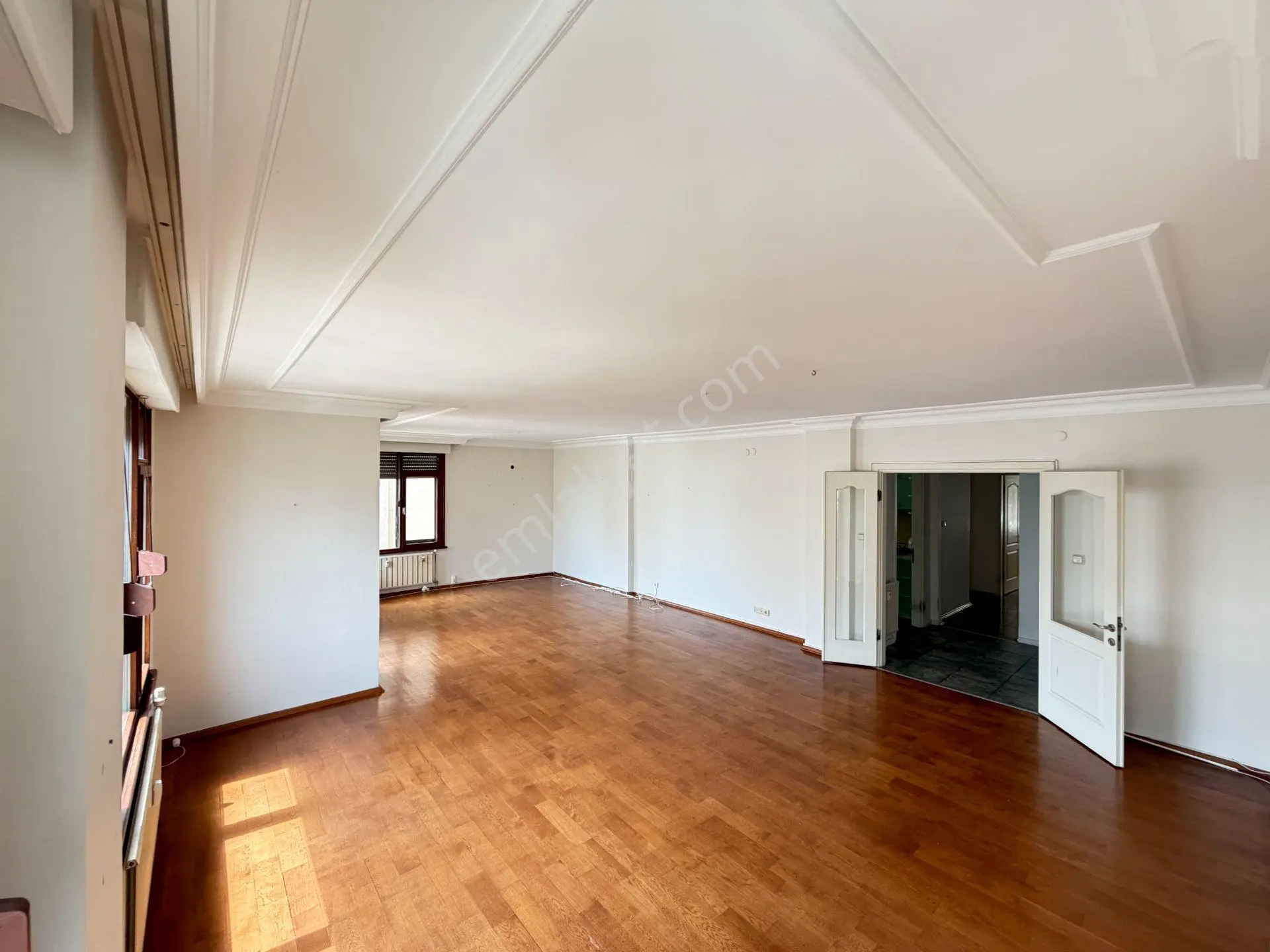 Moda Sahil'de 200m2 Kısmi Manzaralı 2 Banyolu 2.kat Kiralık 4+1 - Görsel 5