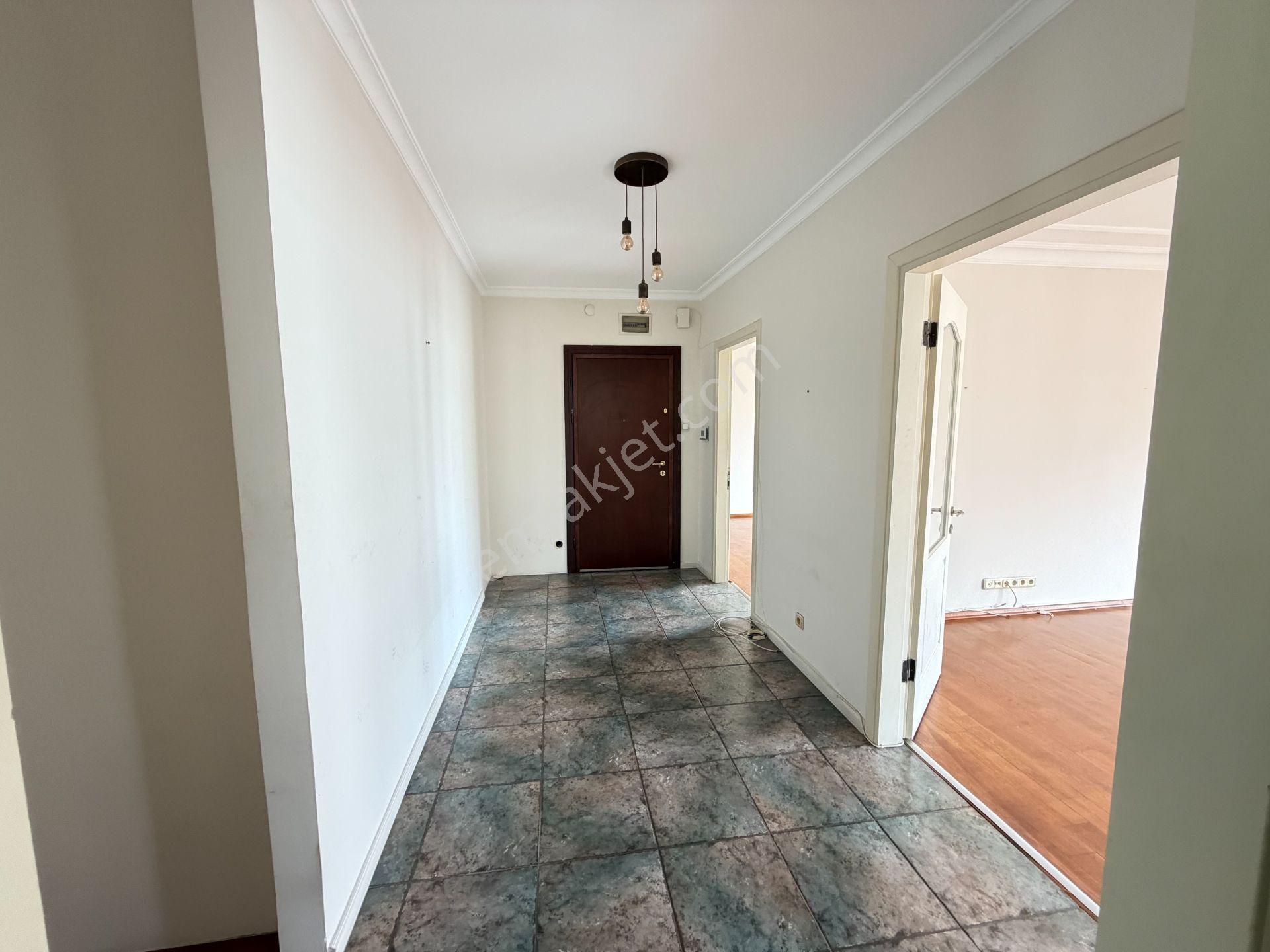 Moda Sahil'de 200m2 Kısmi Manzaralı 2 Banyolu 2.kat Kiralık 4+1 - Görsel 13