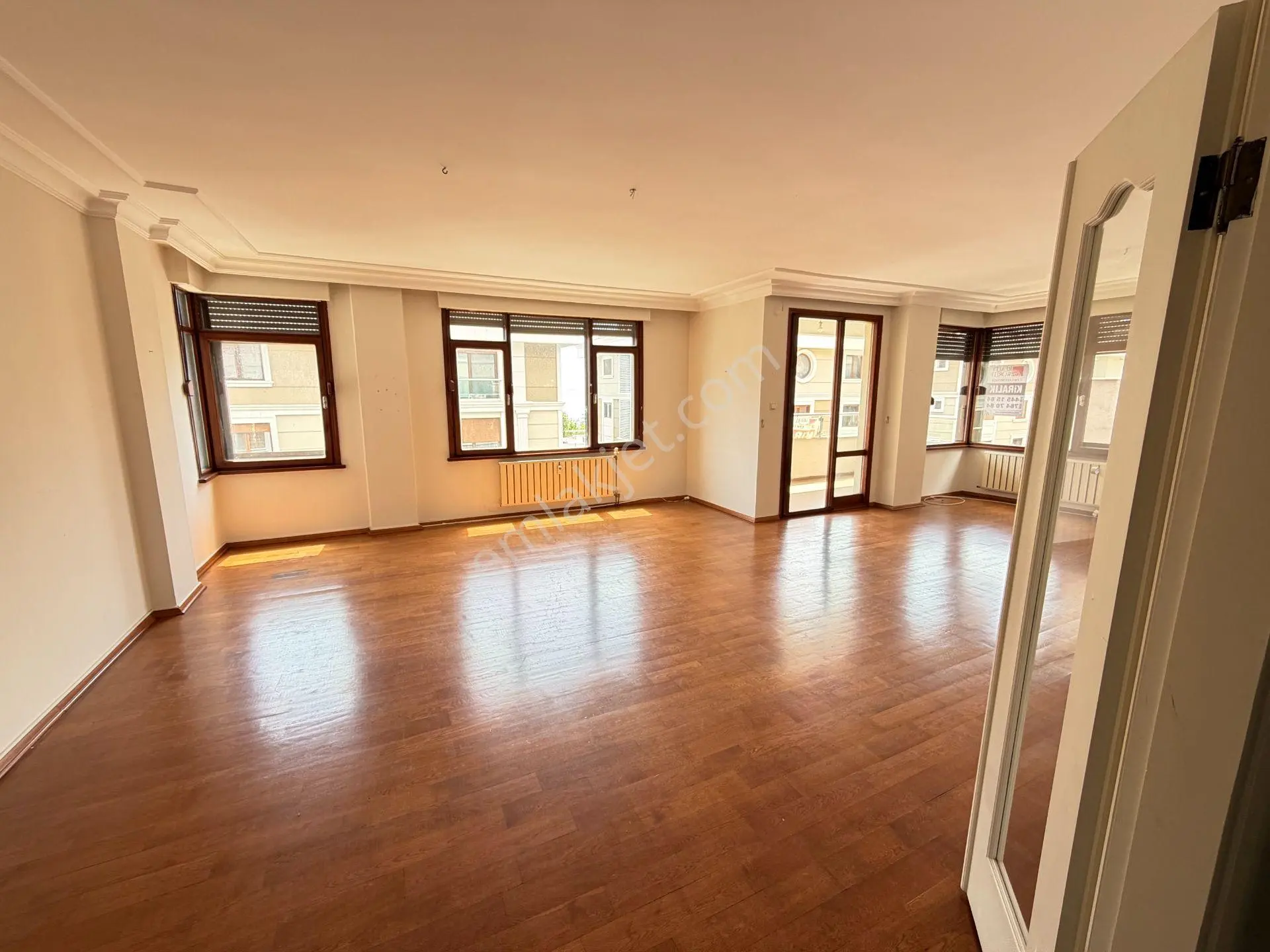 Moda Sahil'de 200m2 Kısmi Manzaralı 2 Banyolu 2.kat Kiralık 4+1 - Görsel 2