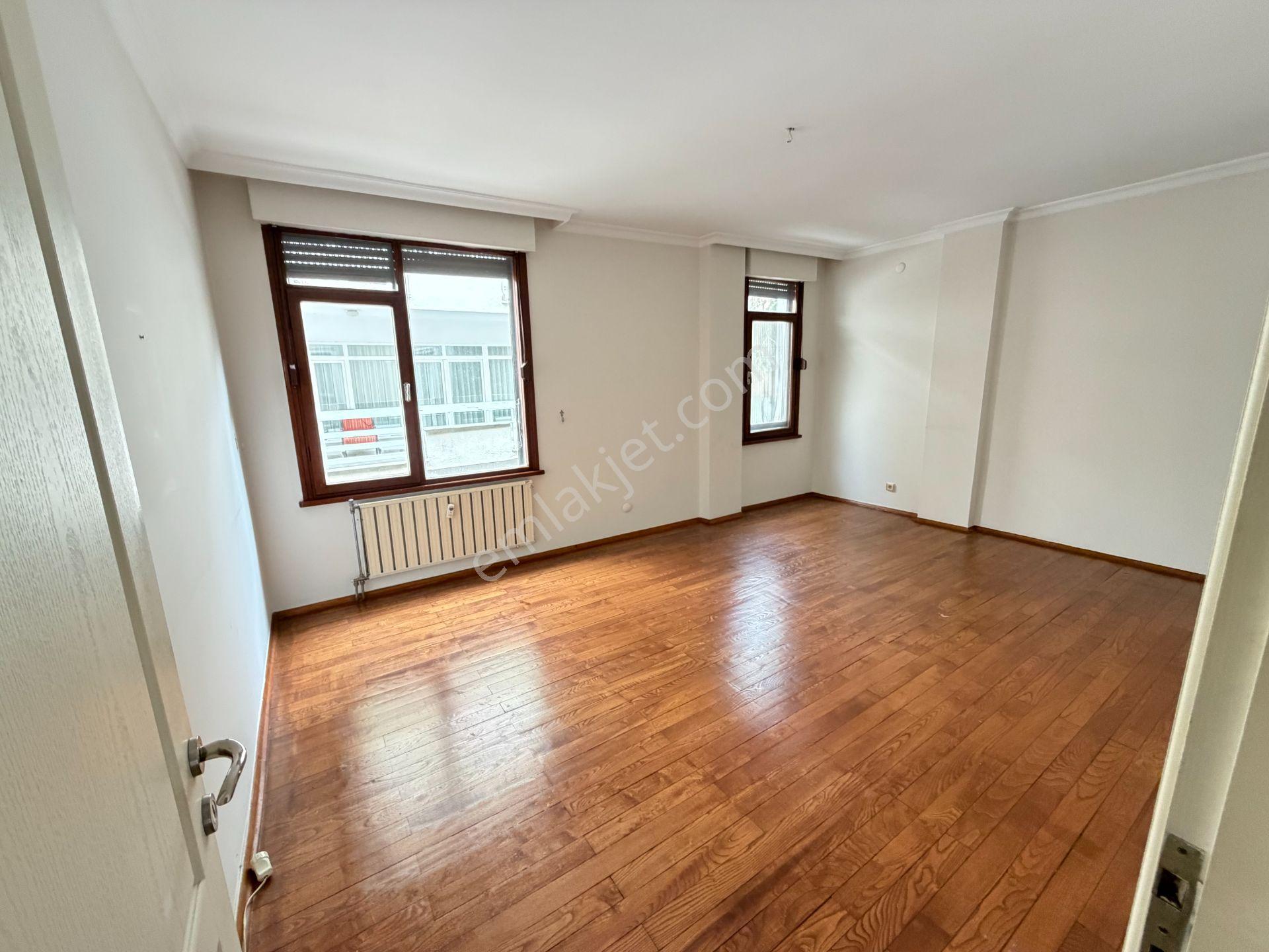 Moda Sahil'de 200m2 Kısmi Manzaralı 2 Banyolu 2.kat Kiralık 4+1 - Görsel 11