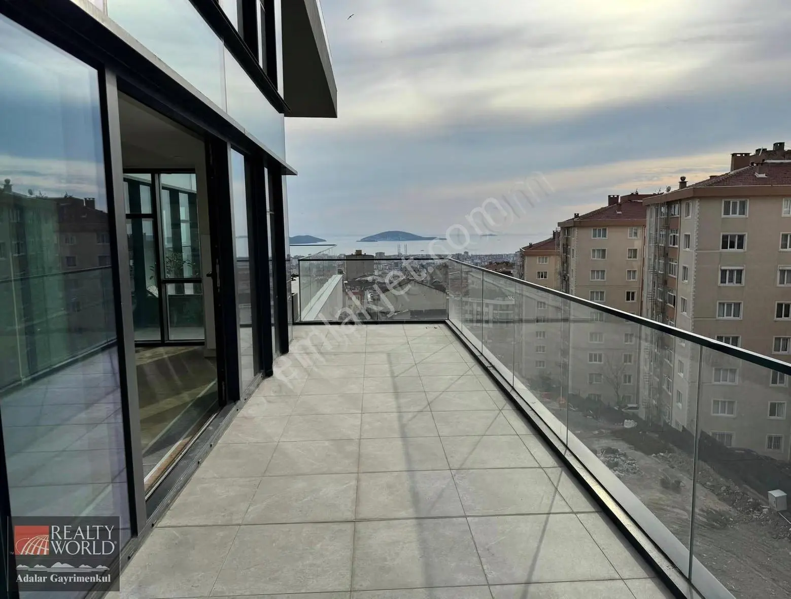 Tablo Adalar Sitesi 'nde Teraslı Ve Deniz Manzaralı Kiralık 3+1