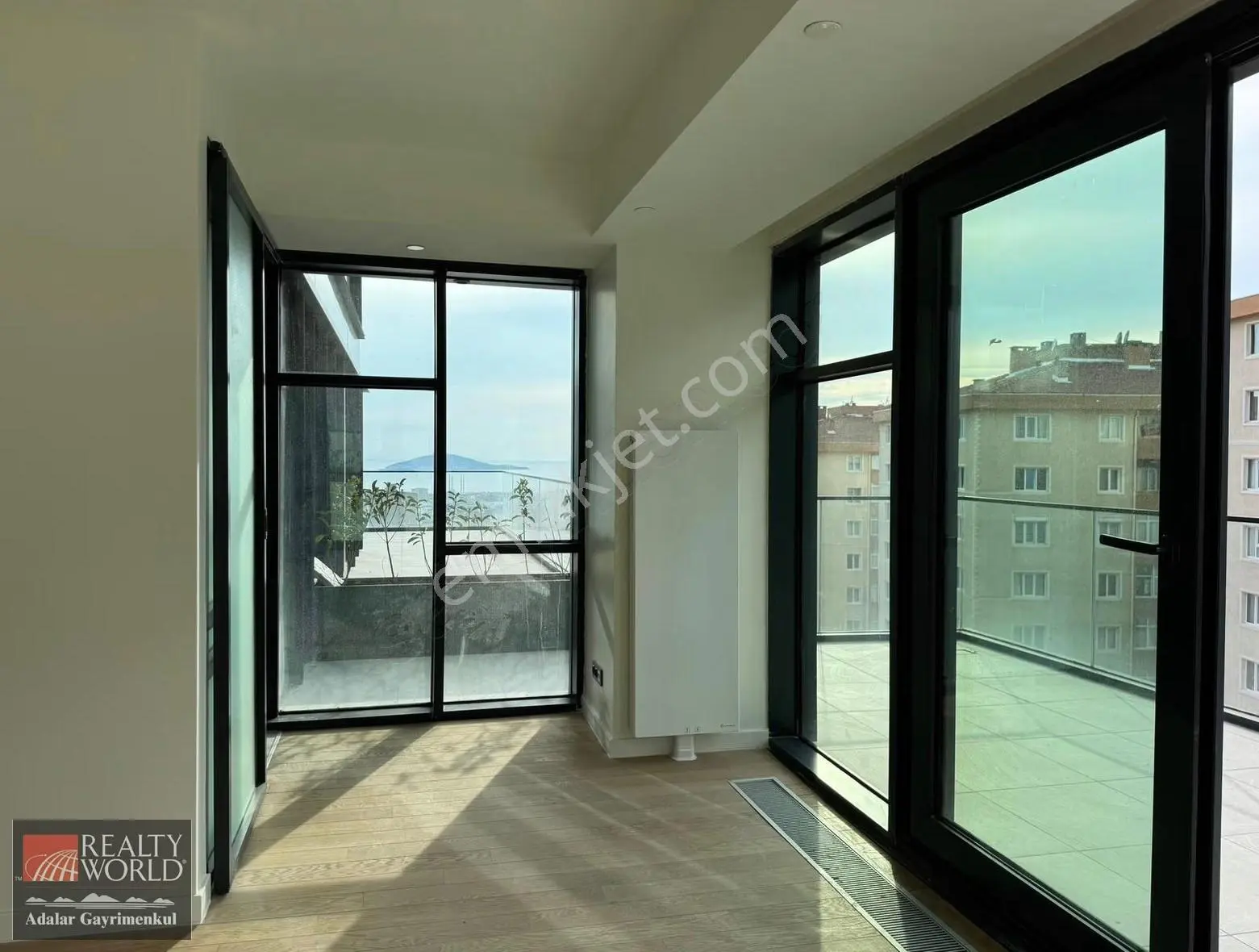 Tablo Adalar Sitesi 'nde Teraslı Ve Deniz Manzaralı Kiralık 3+1 - Görsel 4