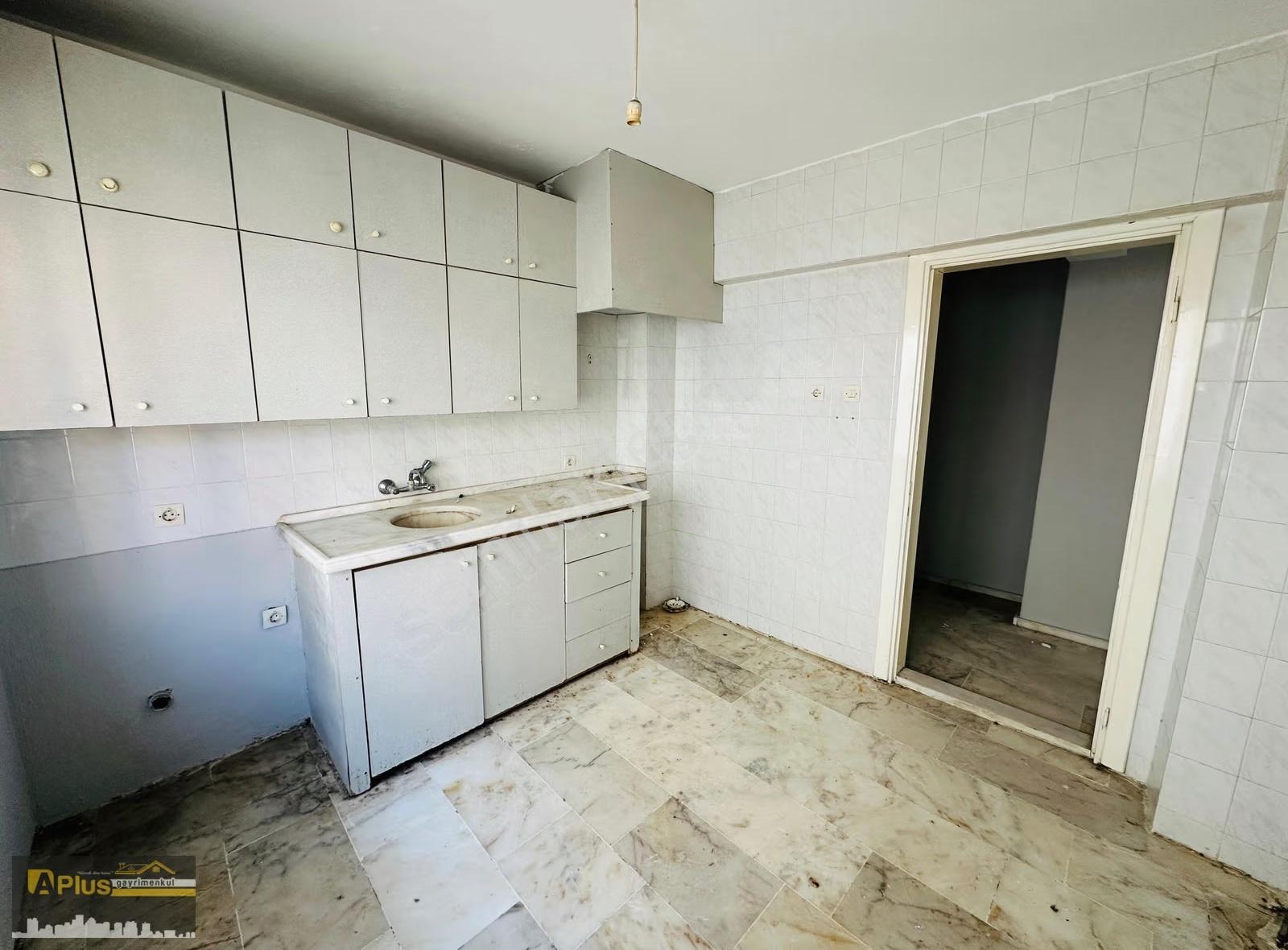 A Plus Gayrimenkulden Merkezi Konumda Kiralık 3+1 Daire