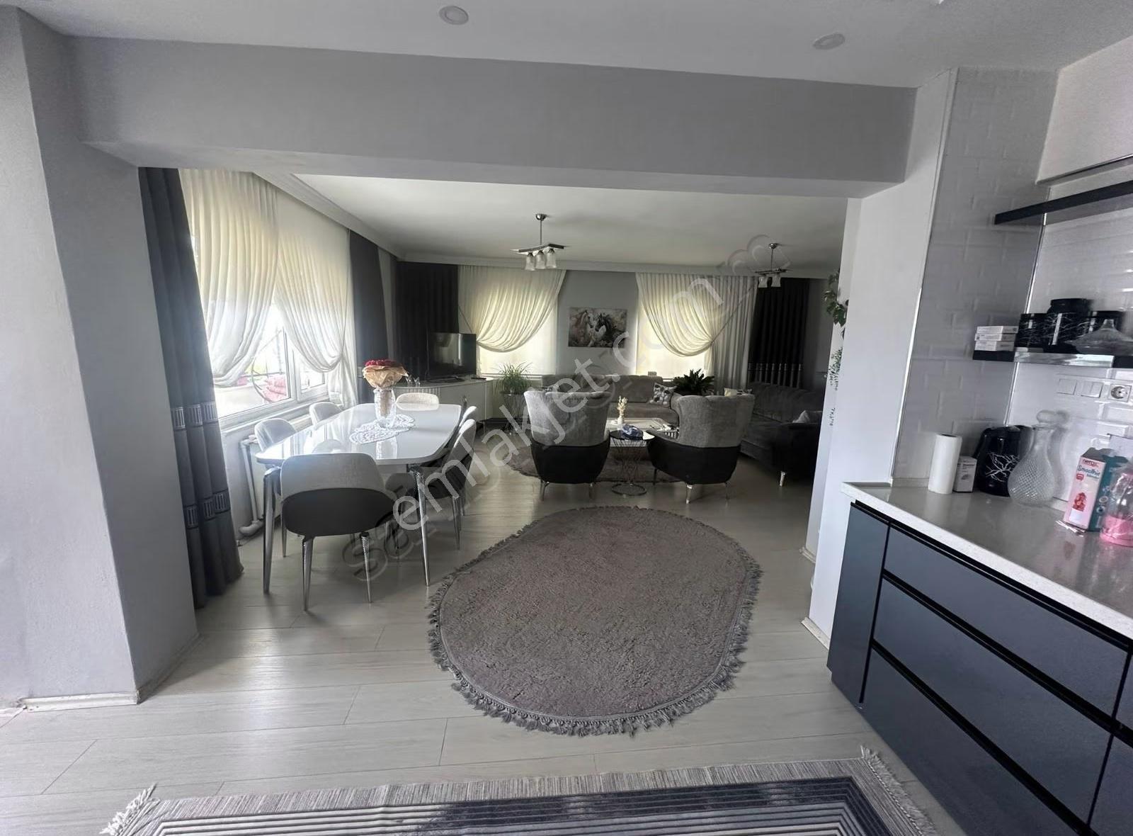 Bursa Emlak Alem-i Merkezde 4+1 140 M2 Arakat Asansörlü Acil
