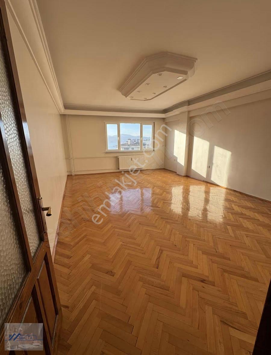 Deniz Manzaralı Geniş Aydınlık 3+1 Kiralık Daire - Görsel 26