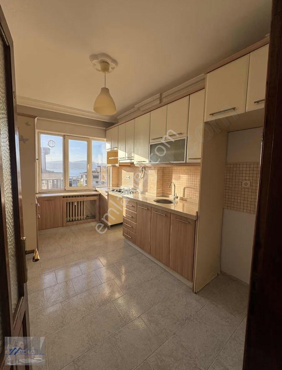 Deniz Manzaralı Geniş Aydınlık 3+1 Kiralık Daire - Görsel 4