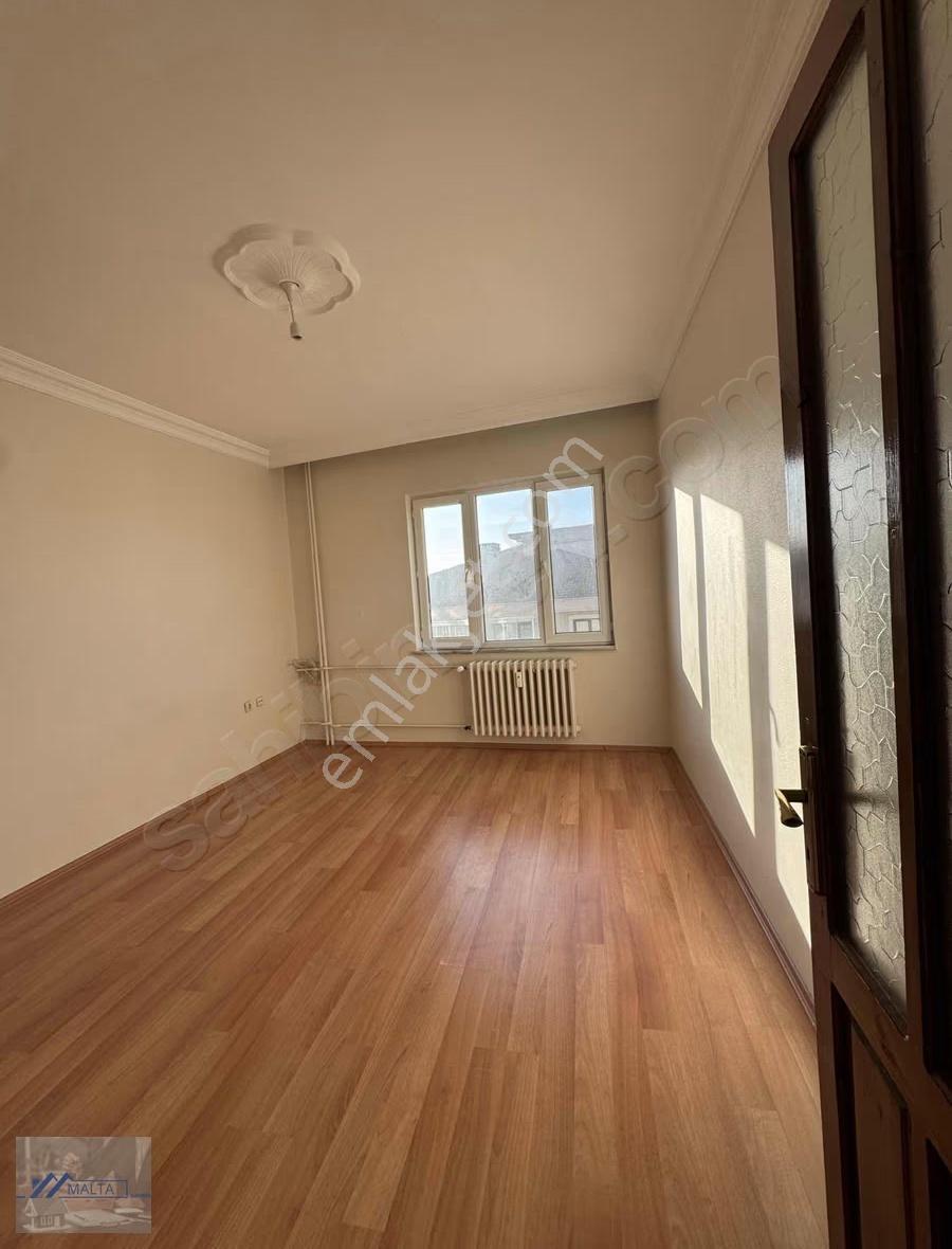 Deniz Manzaralı Geniş Aydınlık 3+1 Kiralık Daire - Görsel 24