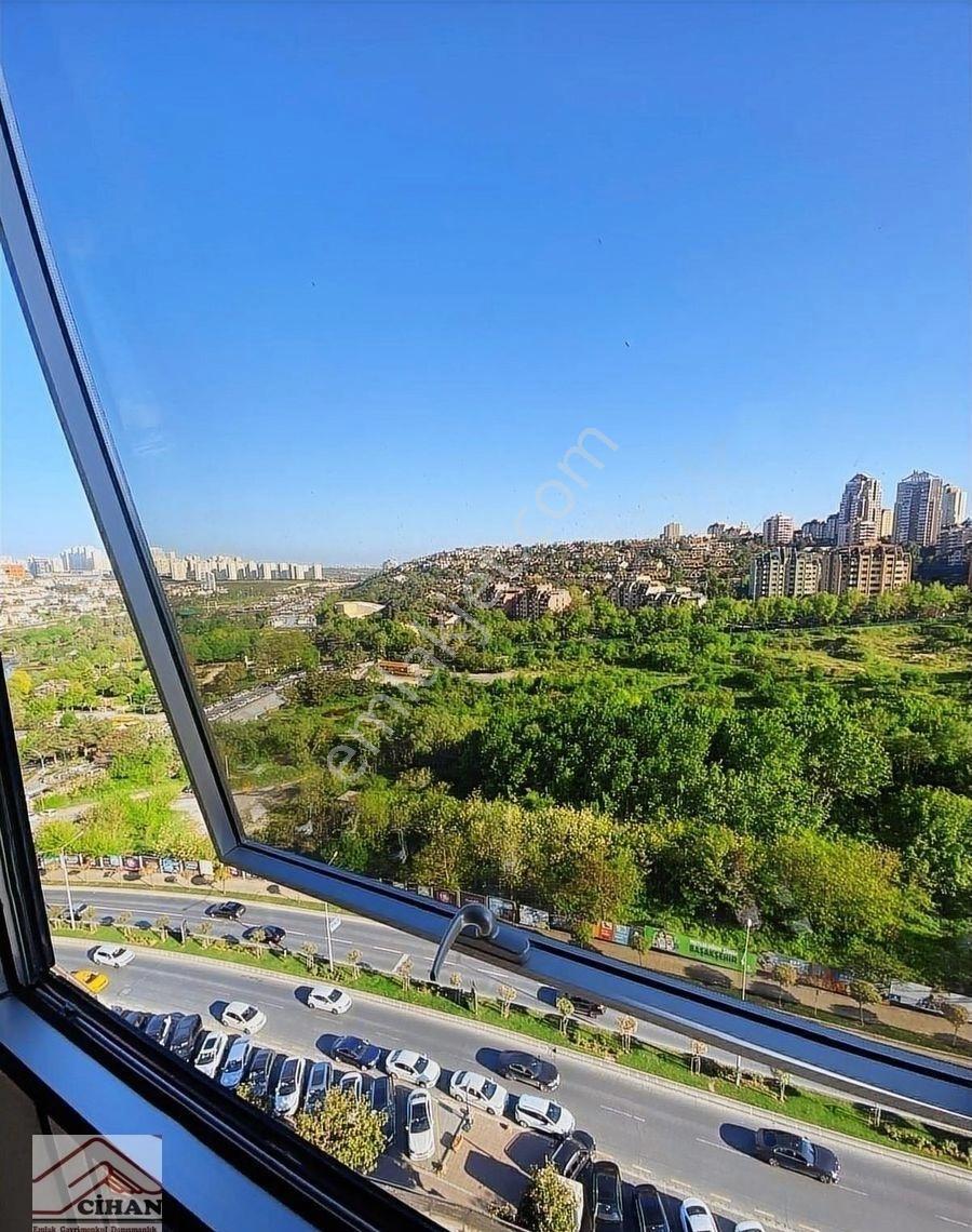 Bahçeşehir Loca'da Gölet Ve Park Manzaralı Rezidans