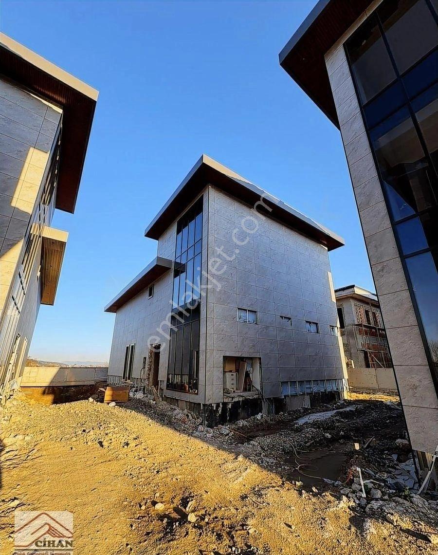 Site İçersinde Özel Tasarım Lüks Satılık Villa - Görsel 14