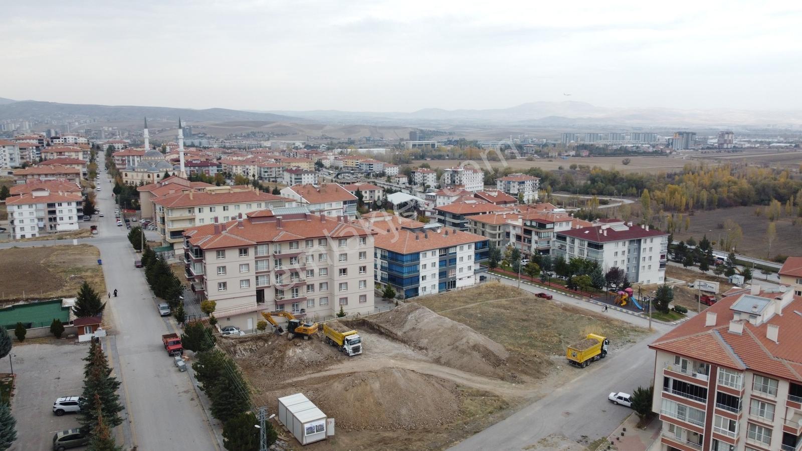 Altınova Nın En Güzel Yerinde1 Daire Getirili İmarlı Arsa*