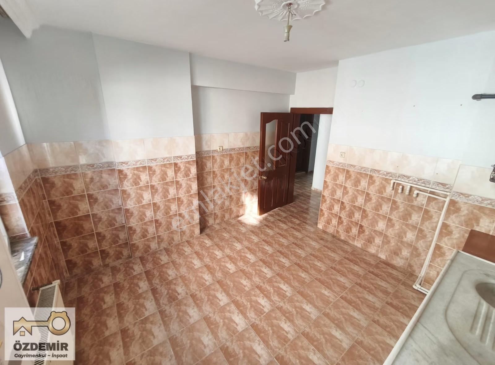 Özdemir'den Güllük Mah Zübeyde Hanım Bulvarı Yanı Kiralık 2+1 - Görsel 19