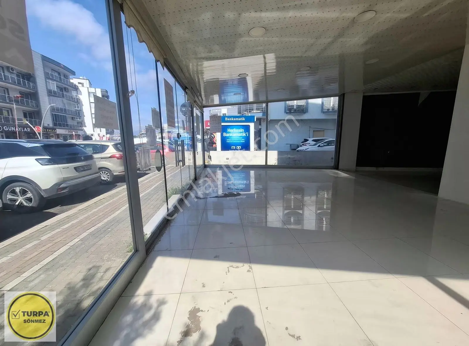 Menderes Pazar Yerinde Kiralık 140 M² Çok Amaçlı İş Yeri