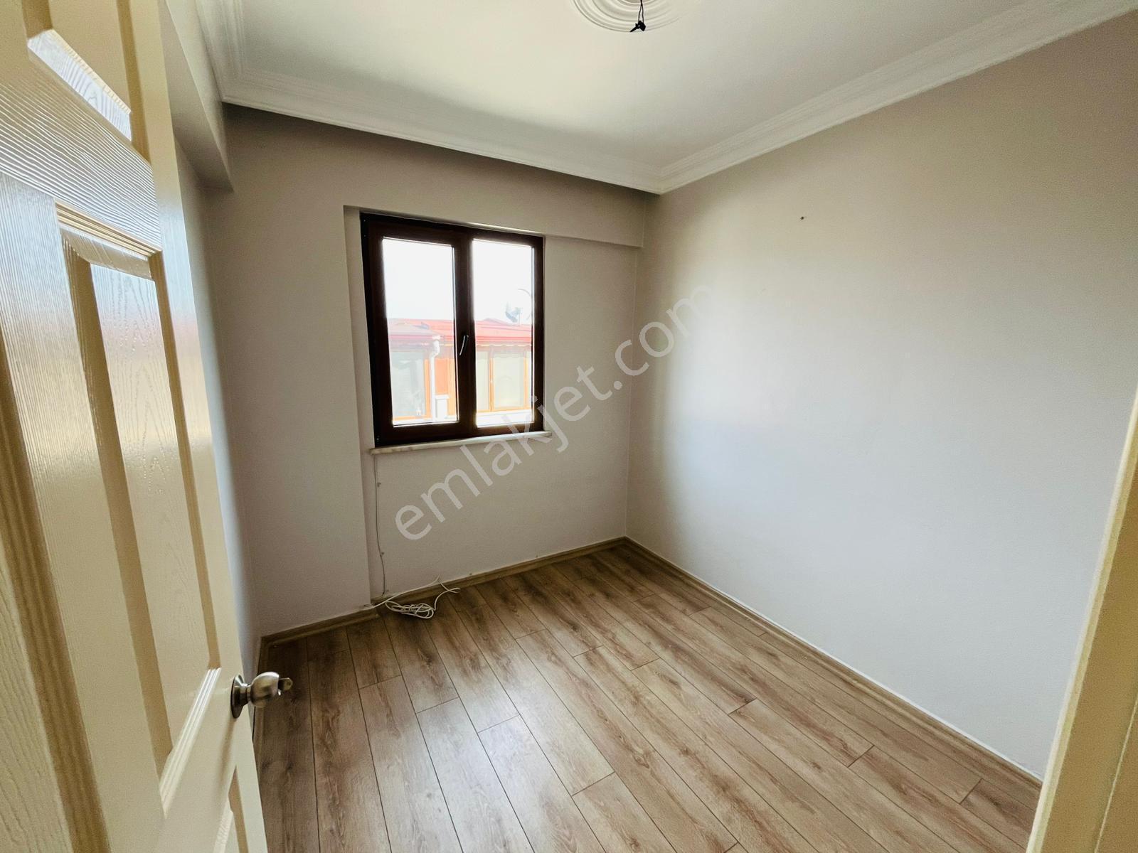 Altınoluk Daire Fiyatına Deniz Manzaralı Havuzlu Bahçeli Site İçerisinde Bakımlı Triblex Villa - Görsel 29