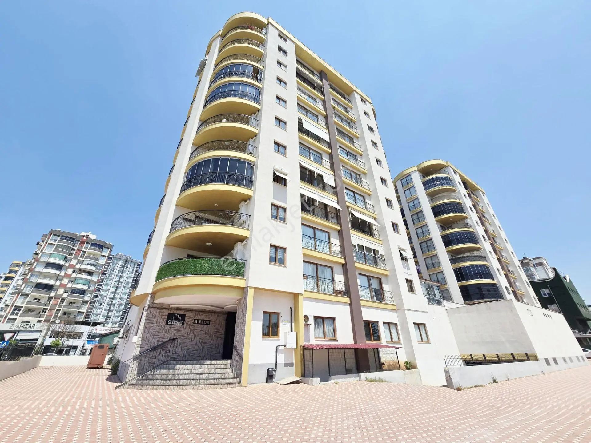 A.izeet Beğoviç Bulv.üzeri Sosyal Aktiviteli Prestijli Site'de Yatay Mimari Teraslı Lüks Daire