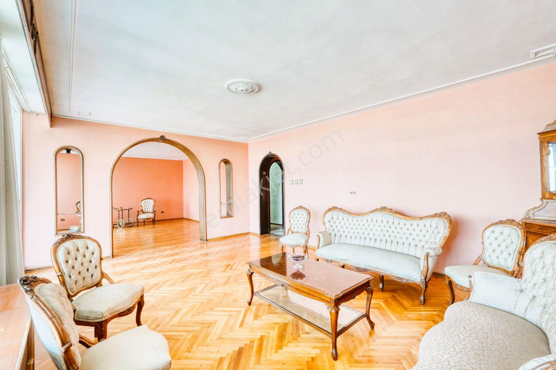 Göztepe'de Kesintisiz Deniz Manzaralı, 320m2 5+1 Yalı Dairesi - Görsel 19