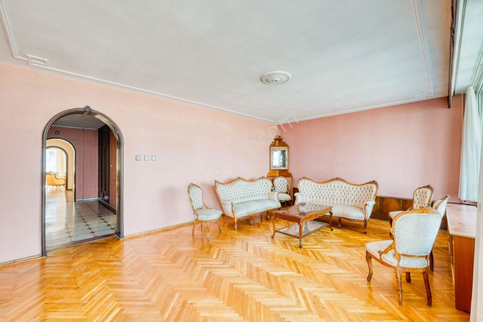 Göztepe'de Kesintisiz Deniz Manzaralı, 320m2 5+1 Yalı Dairesi - Görsel 13