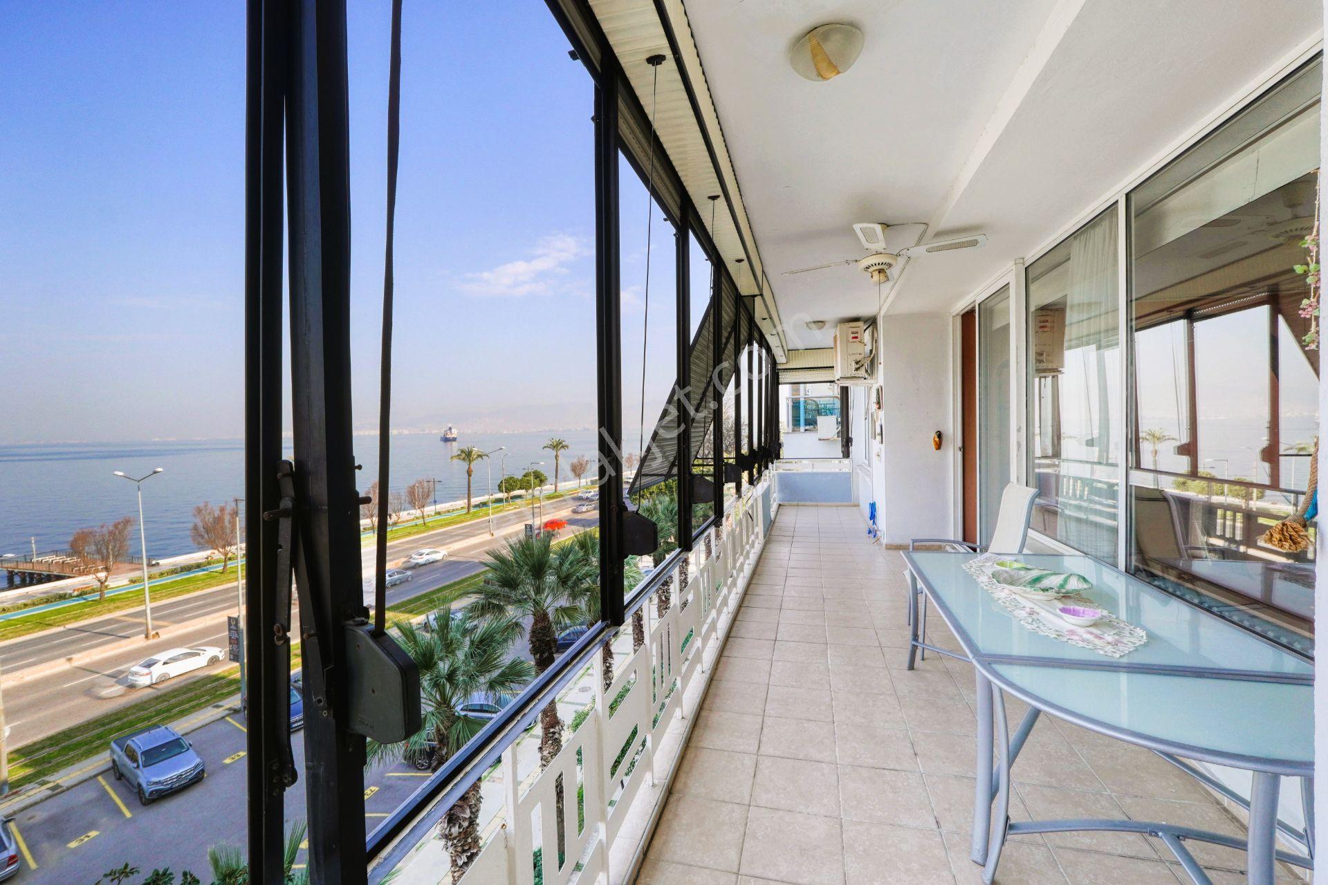 Göztepe'de Kesintisiz Deniz Manzaralı, 320m2 5+1 Yalı Dairesi - Görsel 3