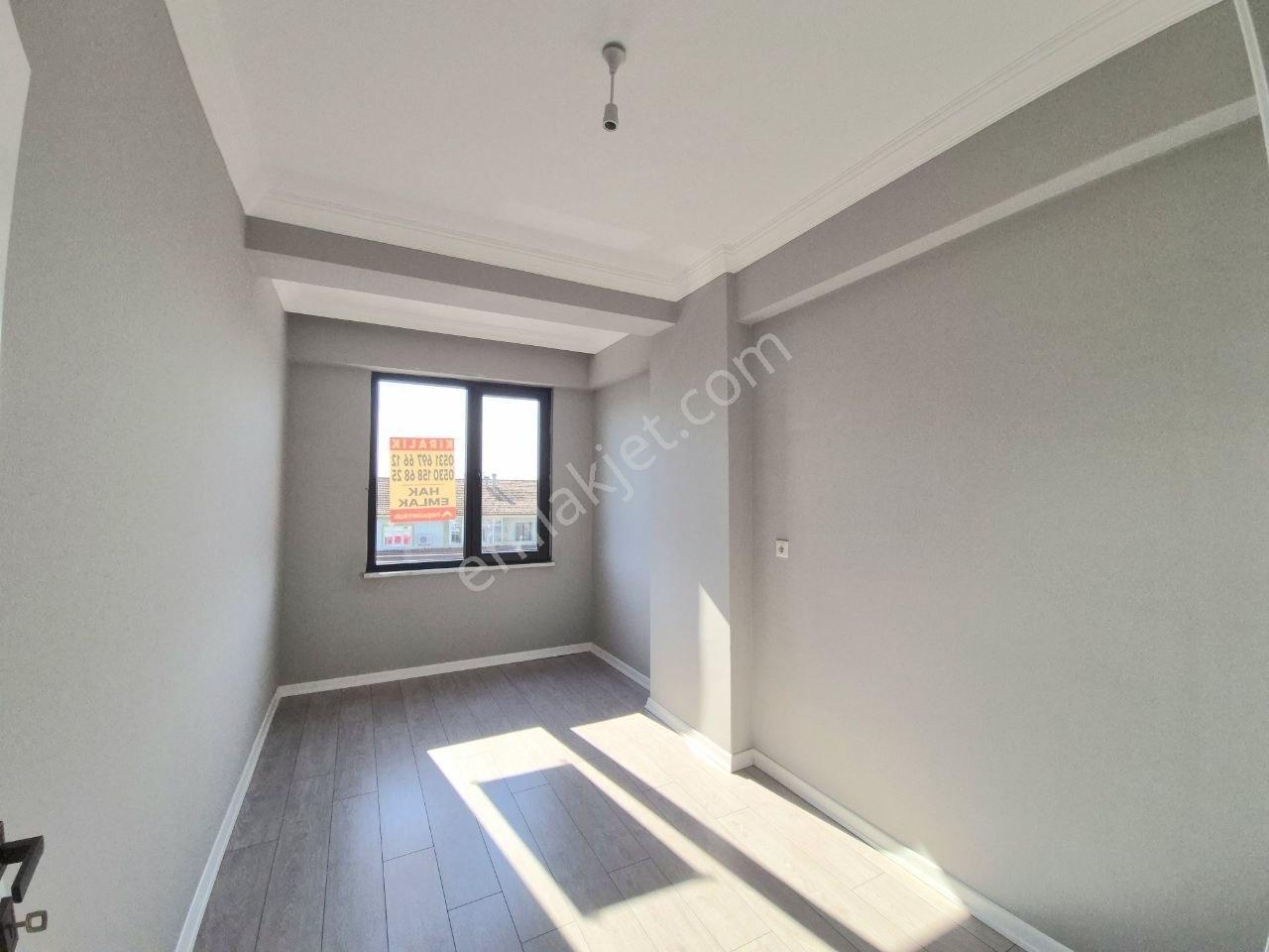 Hak Emlaktan Çay Mah.de Tam Merkezde Kiralık 2+1 Geniş Daire - Görsel 22