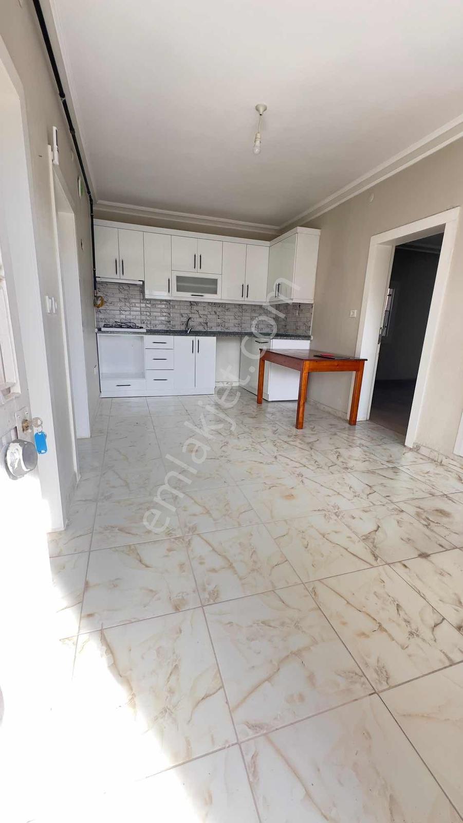 Selçuk Merkezde Müstakil Kiralık Ev - Görsel 17