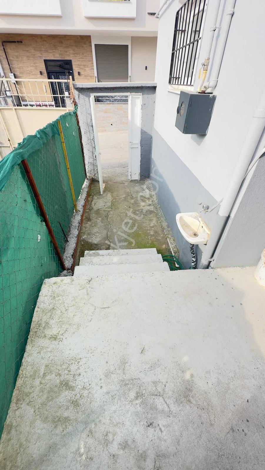 Selçuk Merkezde Müstakil Kiralık Ev - Görsel 33