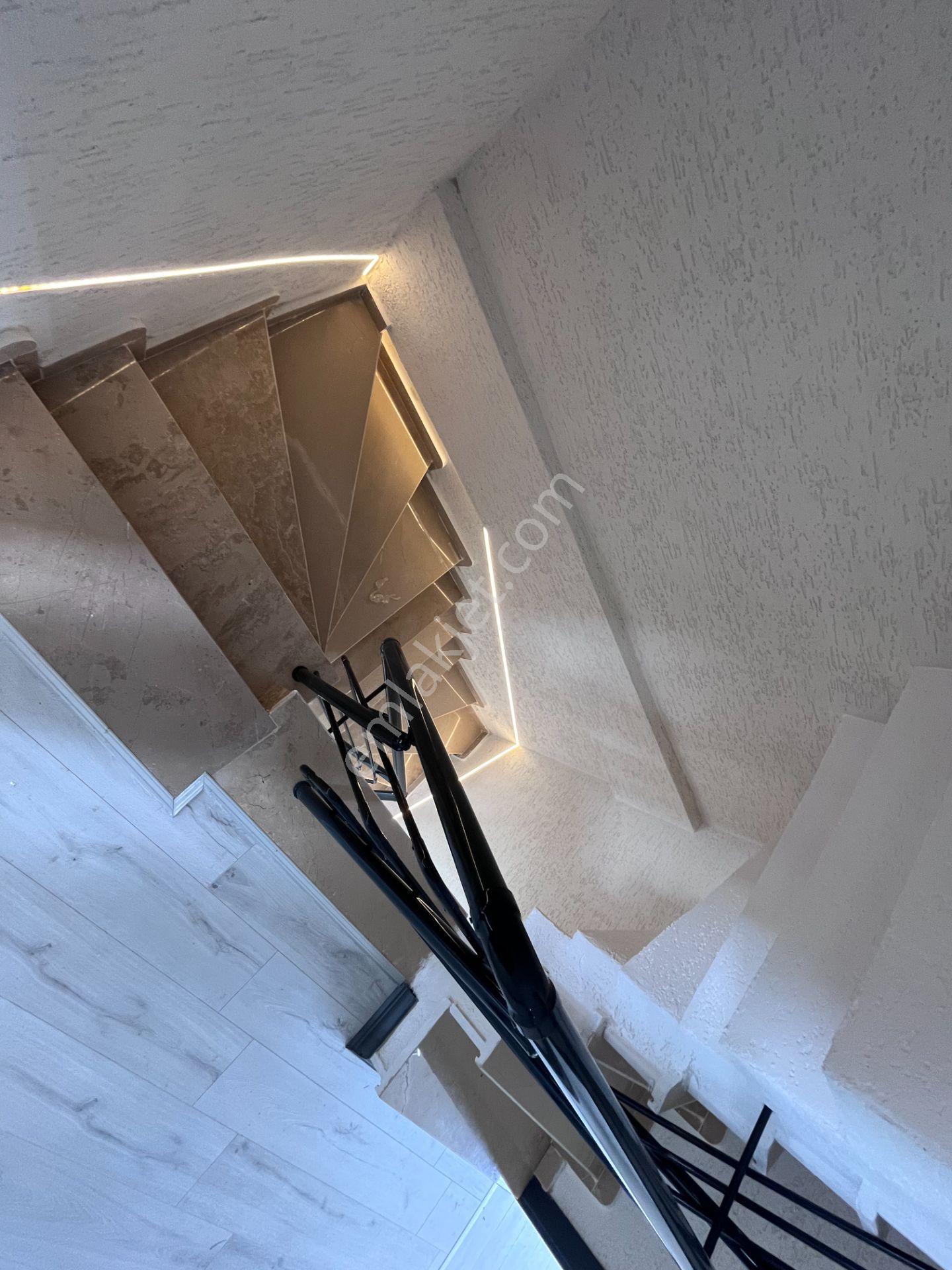 Merkezi Konumda, Önü Kapanmaz, Balkon Mutfaklı 4+1 Geniş Villa! - Görsel 17