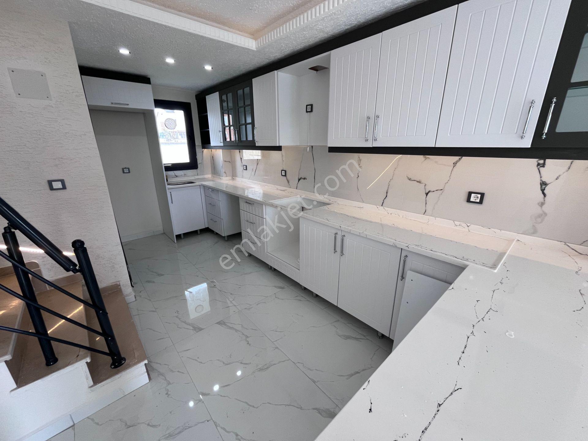 Merkezi Konumda, Önü Kapanmaz, Balkon Mutfaklı 4+1 Geniş Villa! - Görsel 3