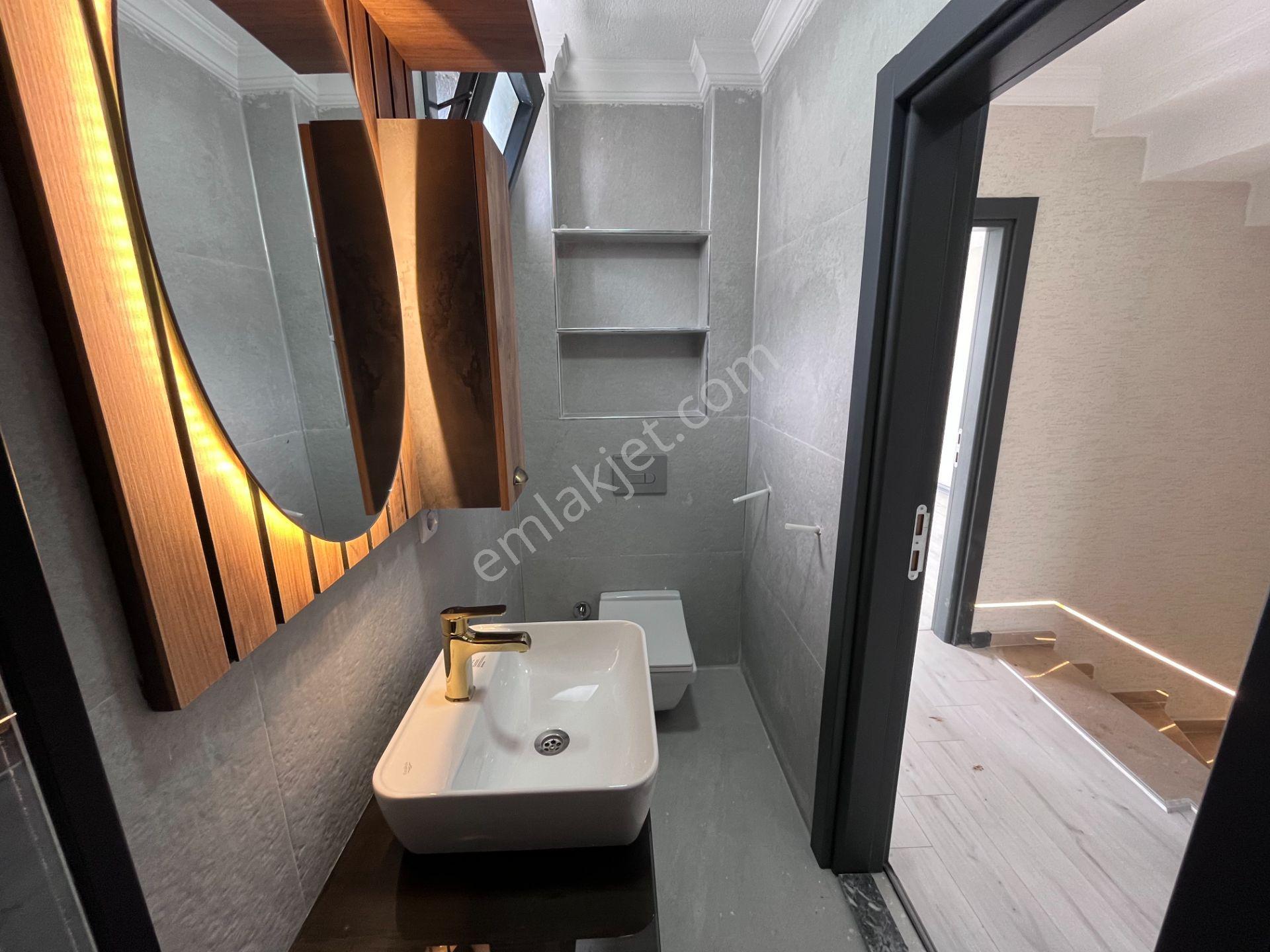 Merkezi Konumda, Önü Kapanmaz, Balkon Mutfaklı 4+1 Geniş Villa! - Görsel 26