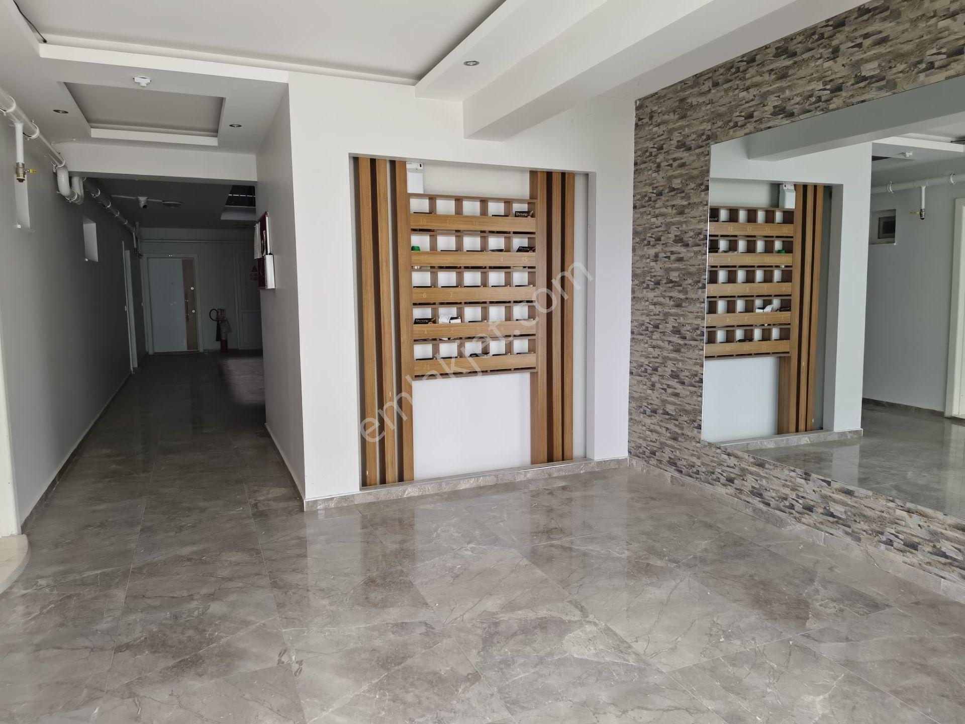 Kuşadas’nda Havuzlu Site İçinde Kısmı Eşyalı Bahçe Katı 1+1 - Görsel 14
