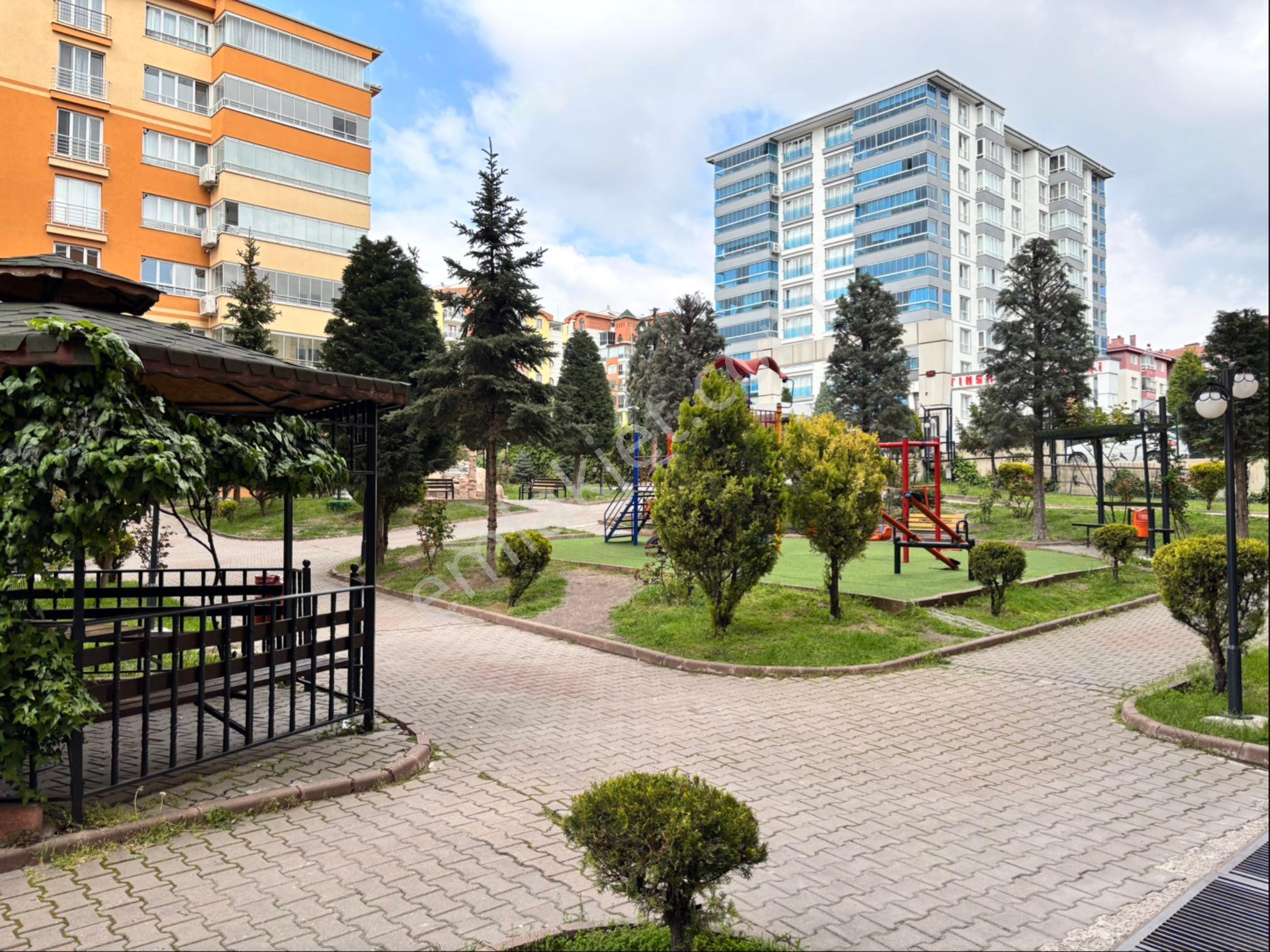 Ahimesut Kelebeksu Parkı Yakını Site İçi Ara Kat Geniş Boş Daire - Görsel 28