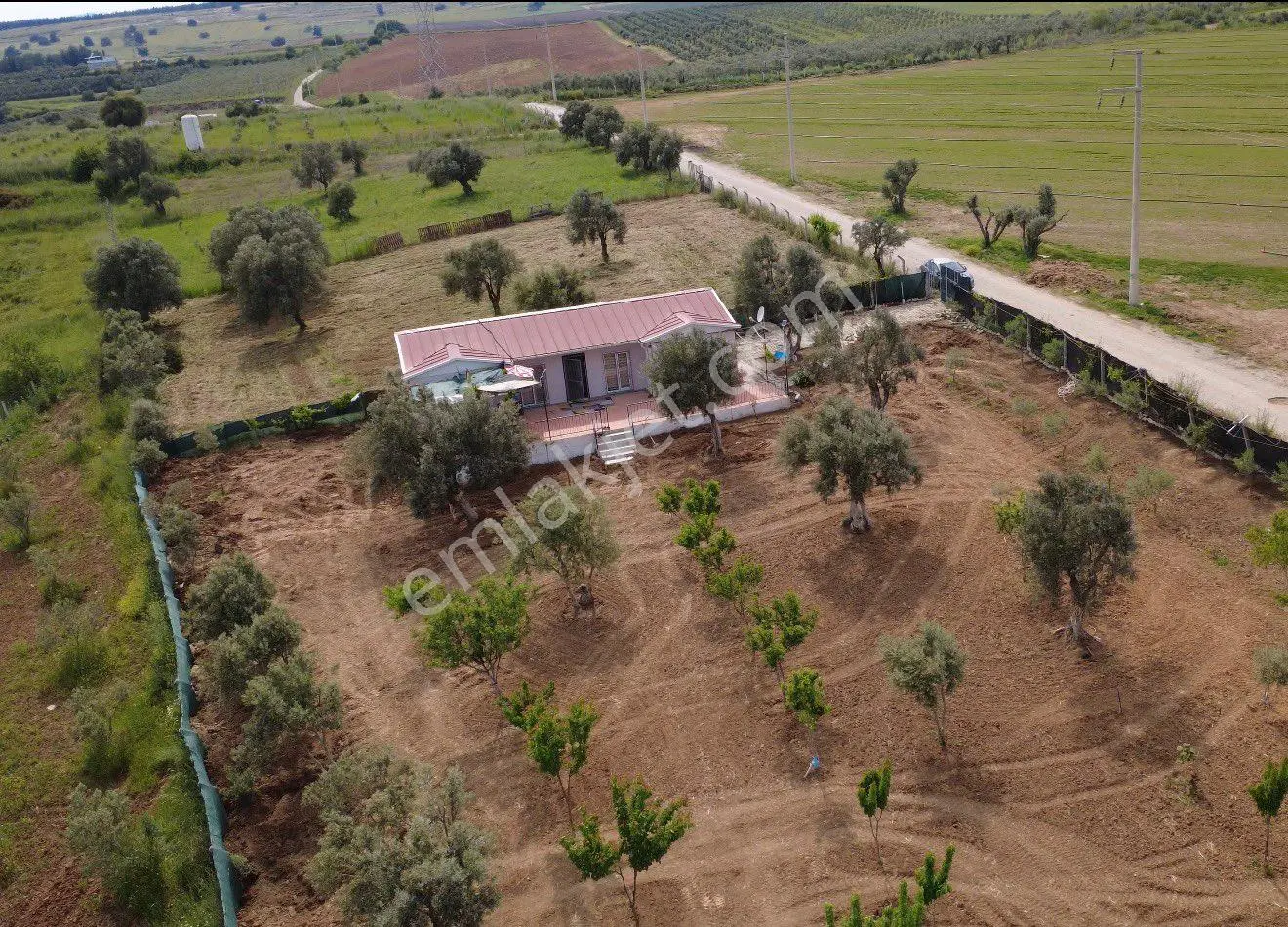 Turyap'tan Menderes Bulgurcada Tarla Ve Prefabrik 3+1 Ev