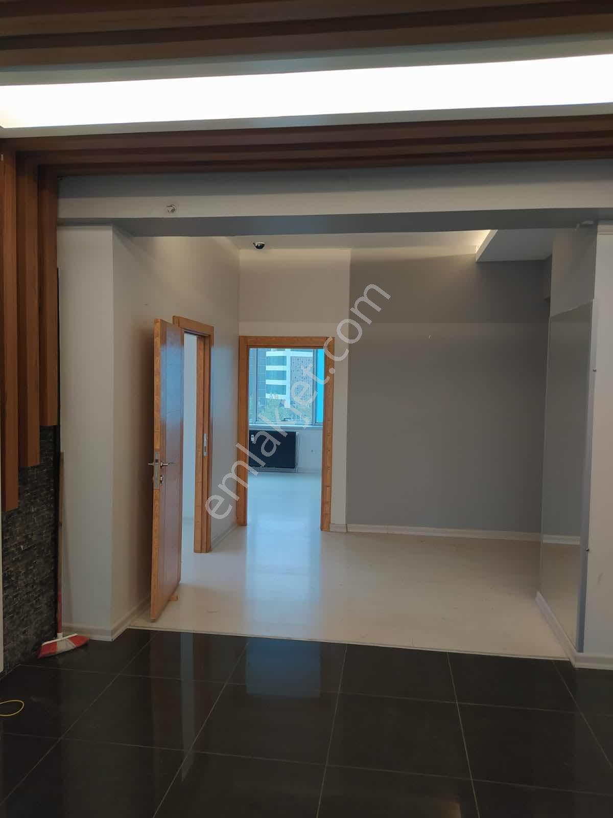 Megeden Tacettin Velide Kiralık Ofis
