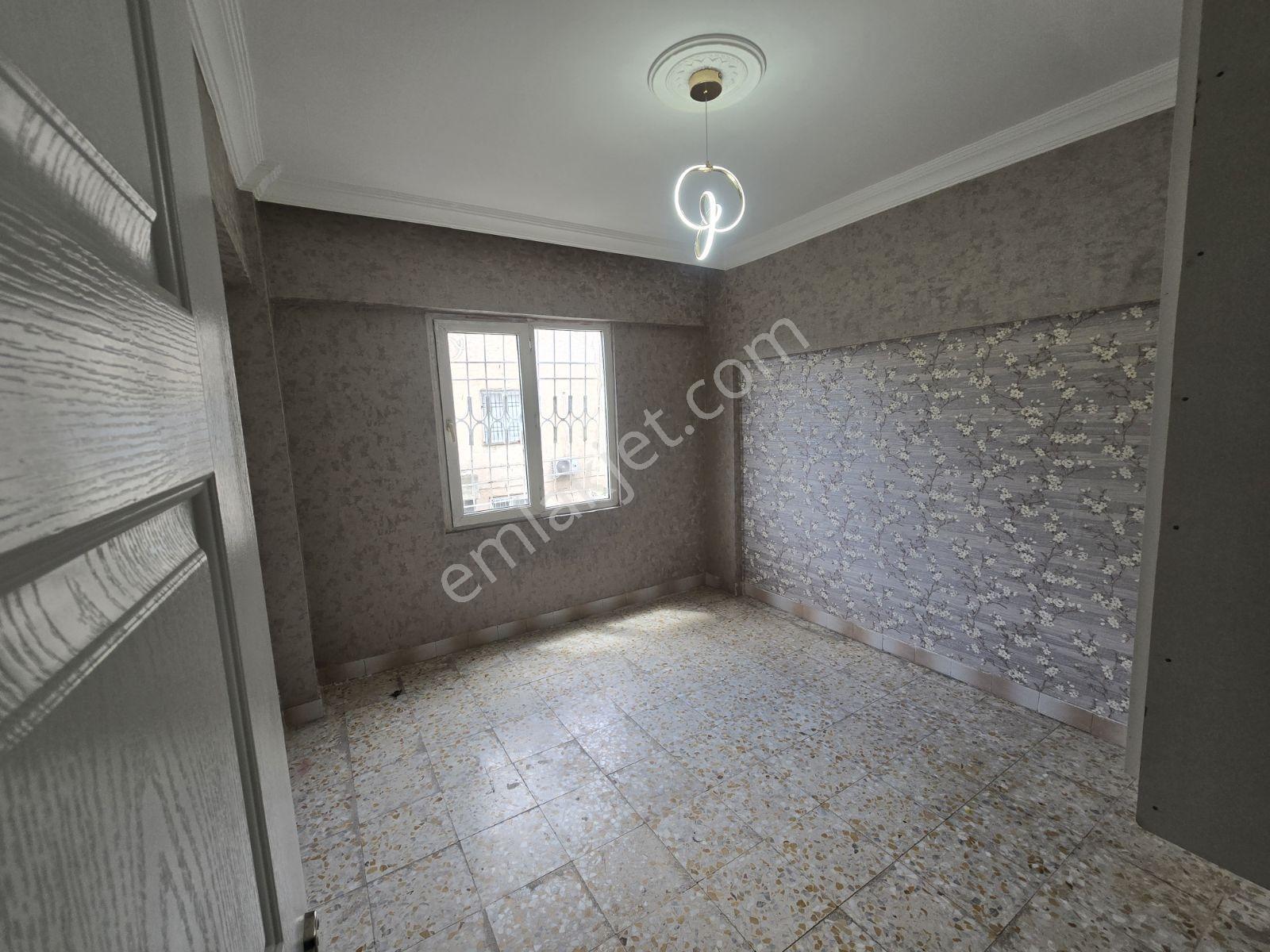 Özgür Emlak | Gazikent'te Park Karşısı Lüks 1+1 Kiralık Daire - Görsel 2
