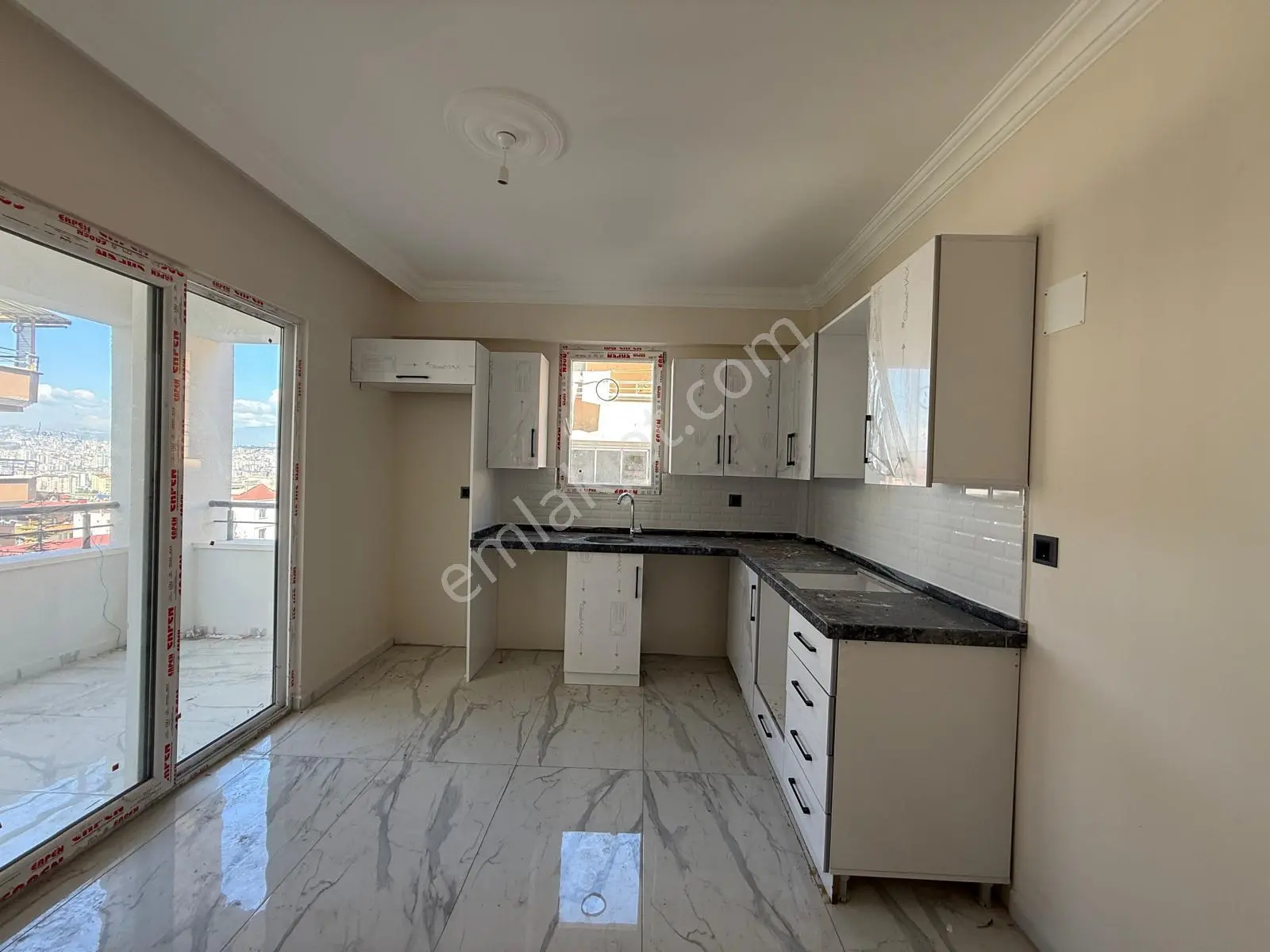 Sıfır İskanı Alınmış Bölgenin En Uygun Mutfak Salon Ayrı 2+1 - Görsel 4